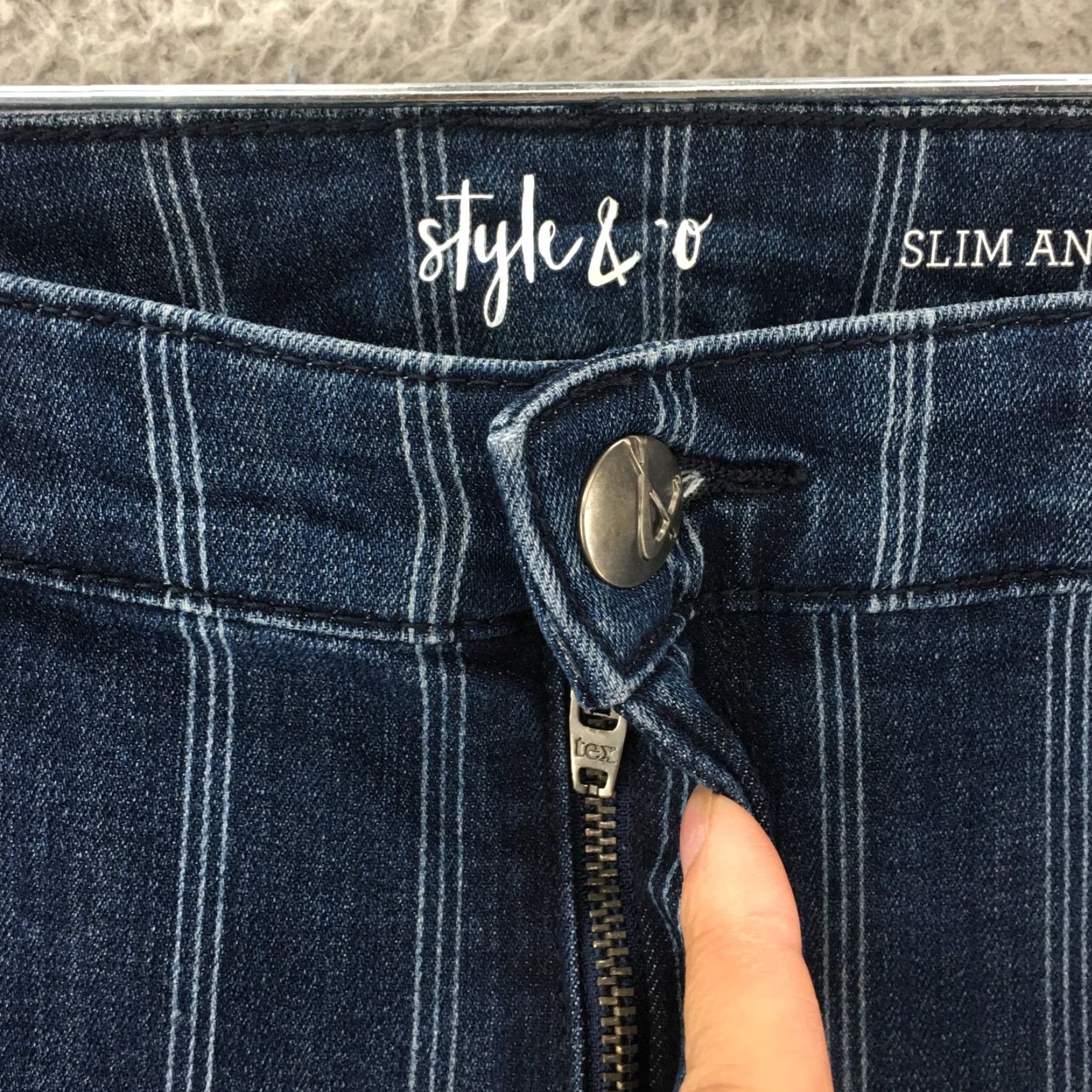 Vintage Style&co Slim Ankle Jeans Womens 16 Blue Striped Denim Zip Fly 5-Pocket Design Jeans Womens 16 Blue Striped Denim Zip Fly 5-Pocket Style&co Size 38" / US 16 / IT 52 - 4 Thumbnail