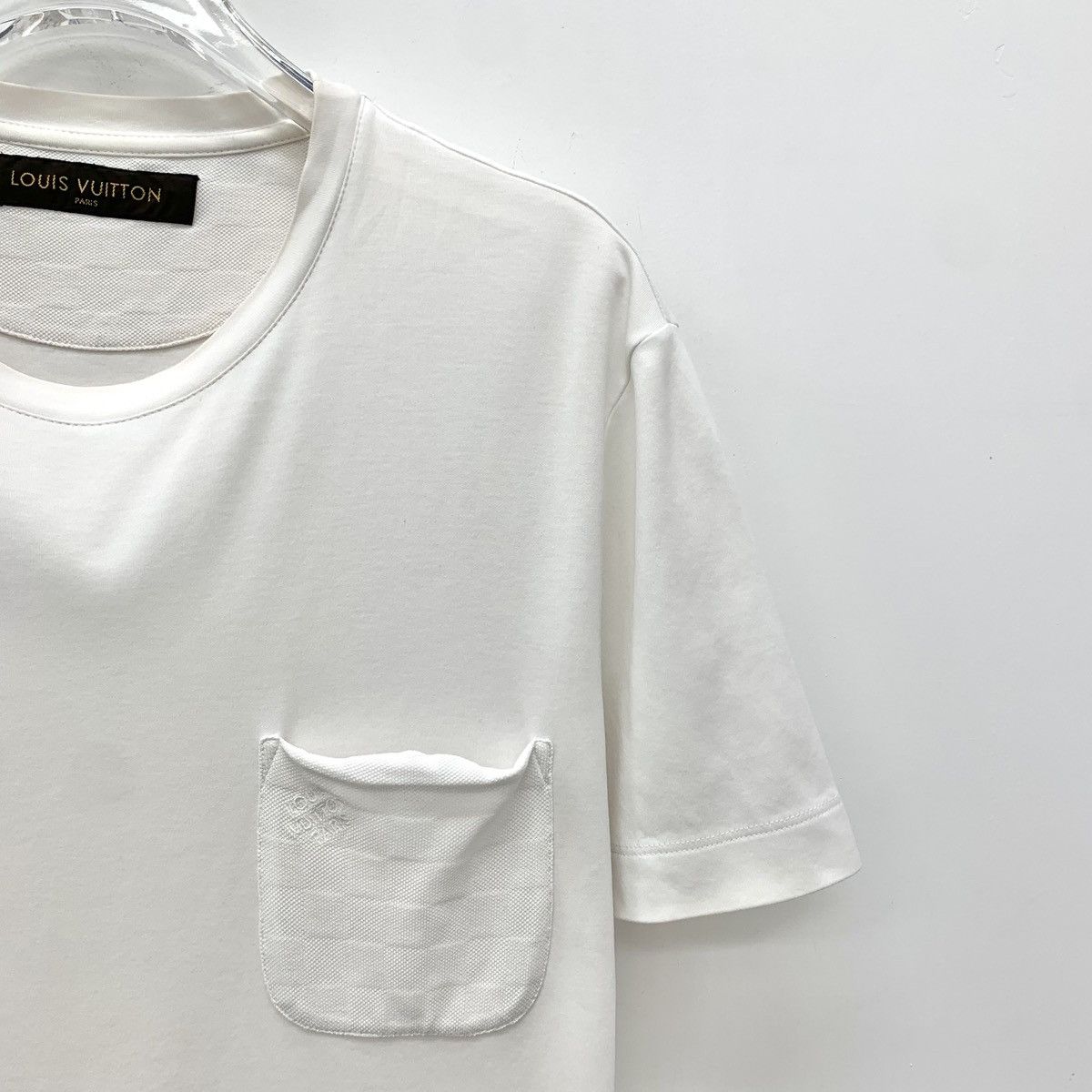 Louis Vuitton Louis Vuitton White Pocket Damier Logo Short Sleeve T-Shirt Size US S / EU 44-46 / 1 - 3 Thumbnail