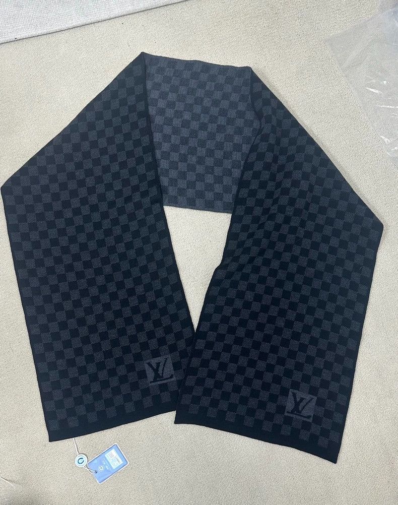 Louis Vuitton Louis Vuitton Classic Thermal Wool Wool Scarf Size ONE SIZE - 3 Thumbnail