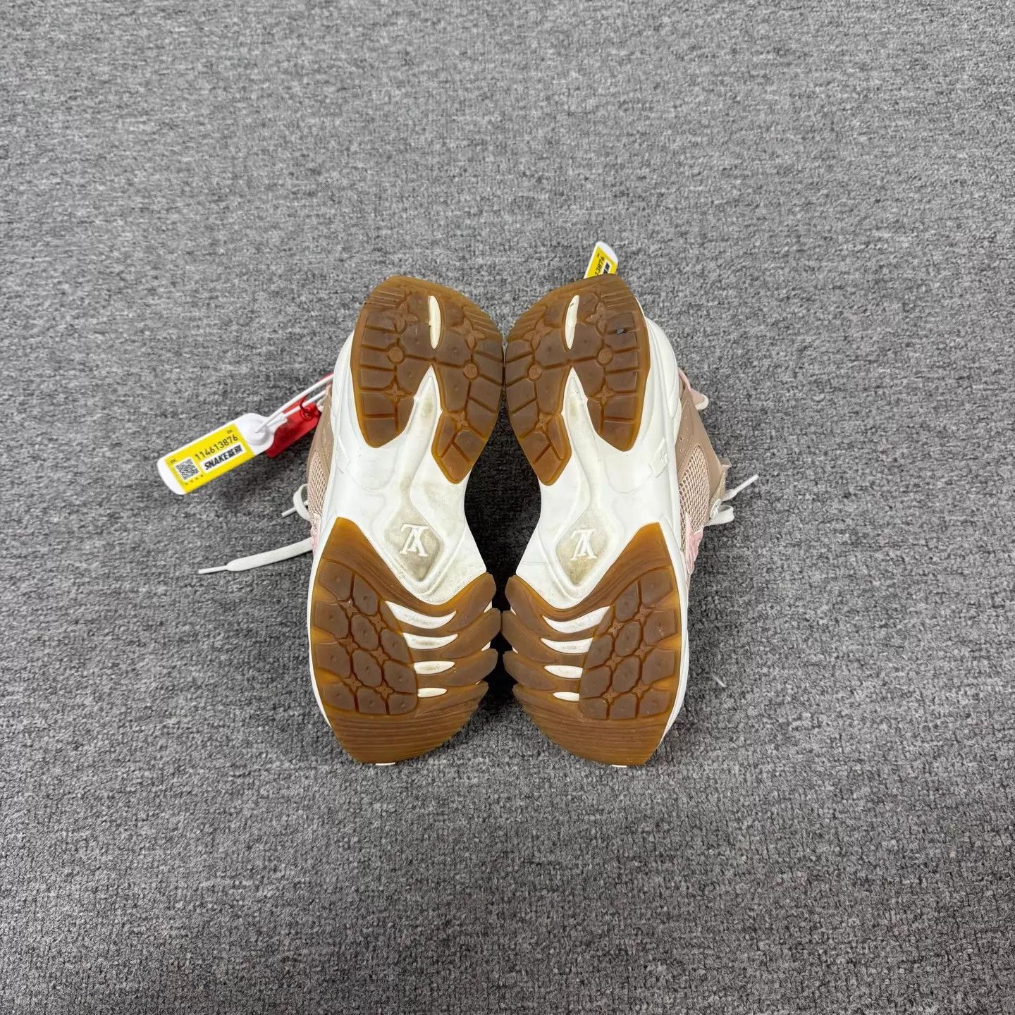 Louis Vuitton LV Run 55 nude pink colorblock dad shoe Size US 5.5 / IT 35.5 - 6 Thumbnail