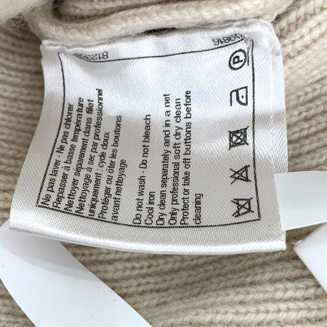 Chanel Chanel Pattern Off-white Cashmere Knit Cardigan K26WX Size XS / US 0-2 / IT 36-38 - 6 Thumbnail