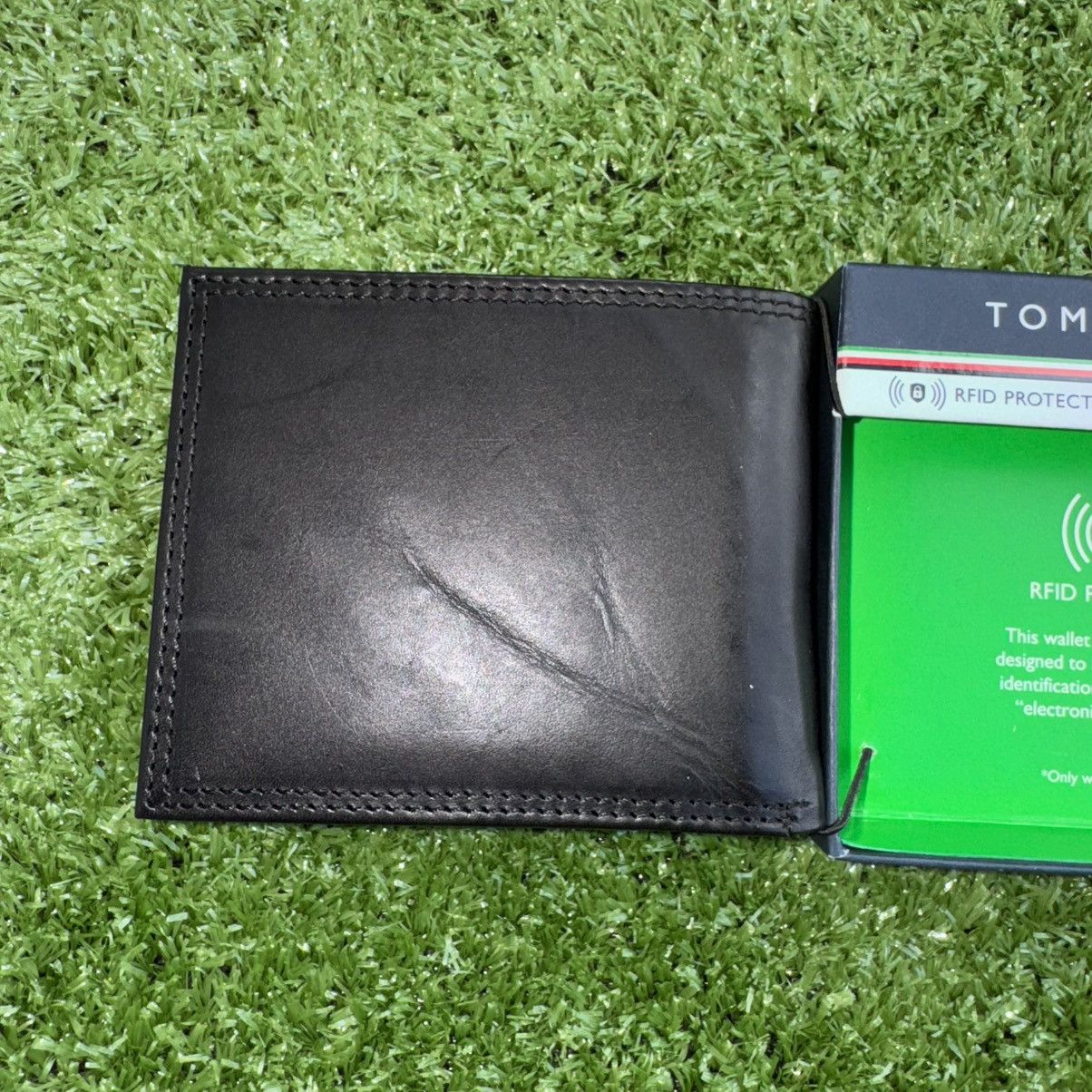 Tommy Hilfiger × Vintage Tommy Hilfiger Black Genuine Leather Bi-Fold Wallet Size ONE SIZE - 10 Thumbnail