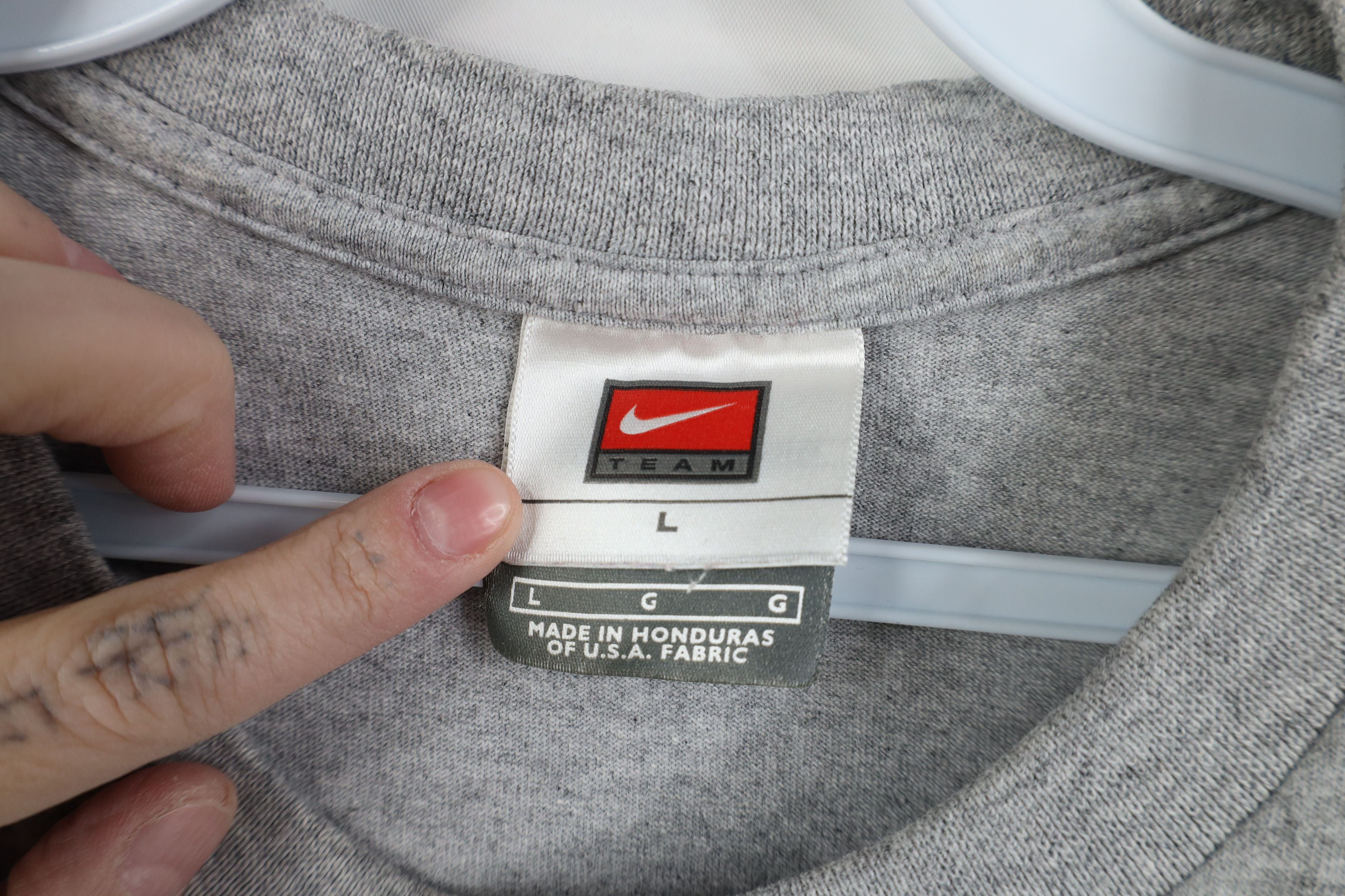 Nike Vintage Nike Mini Swoosh Youngstown State Basketball T-Shirt Size US L / EU 52-54 / 3 - 9 Thumbnail