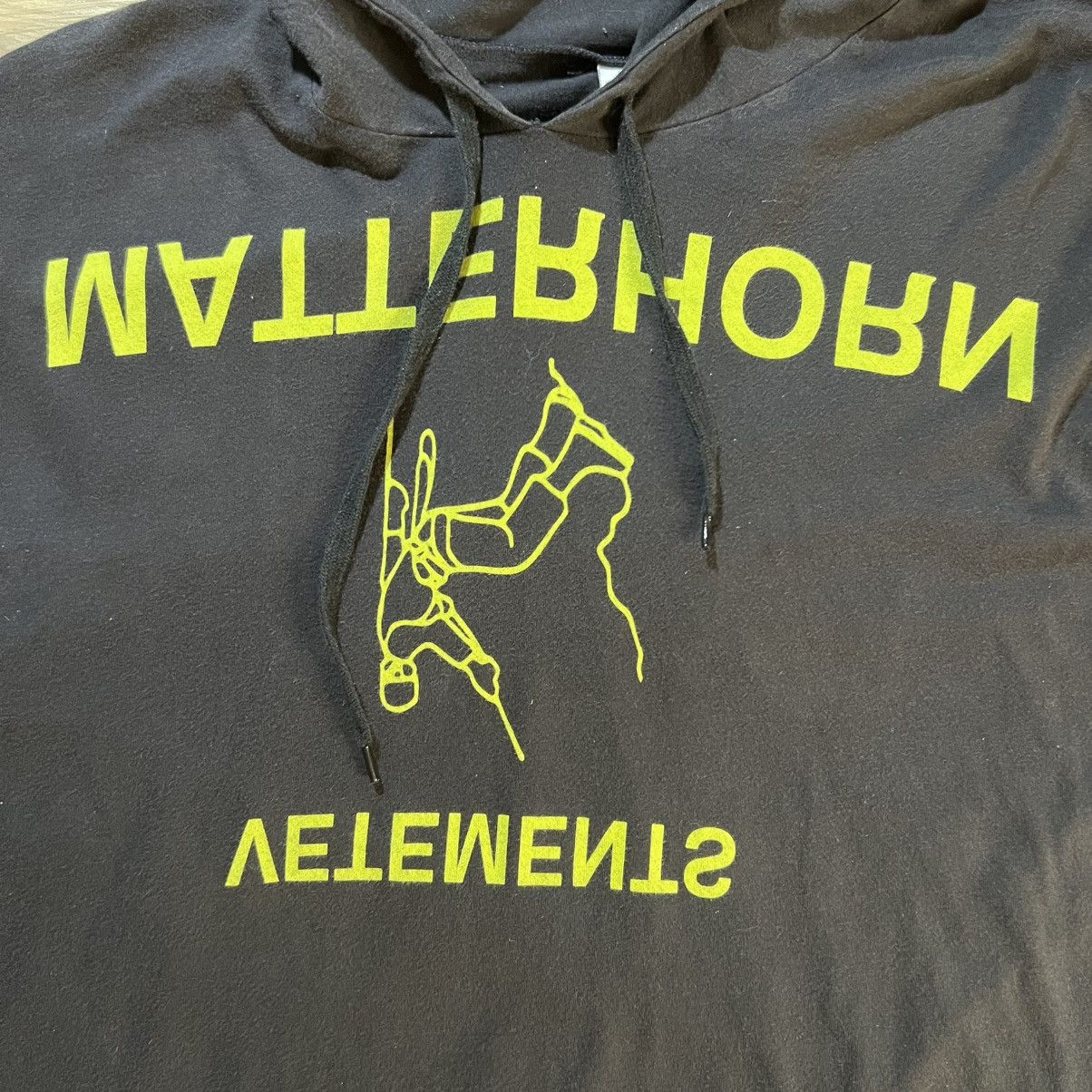 Vetements Vetements Matterhorn Pullover Hoodie Black Yellow Oversized Size US XS / EU 42 / 0 - 2 Thumbnail