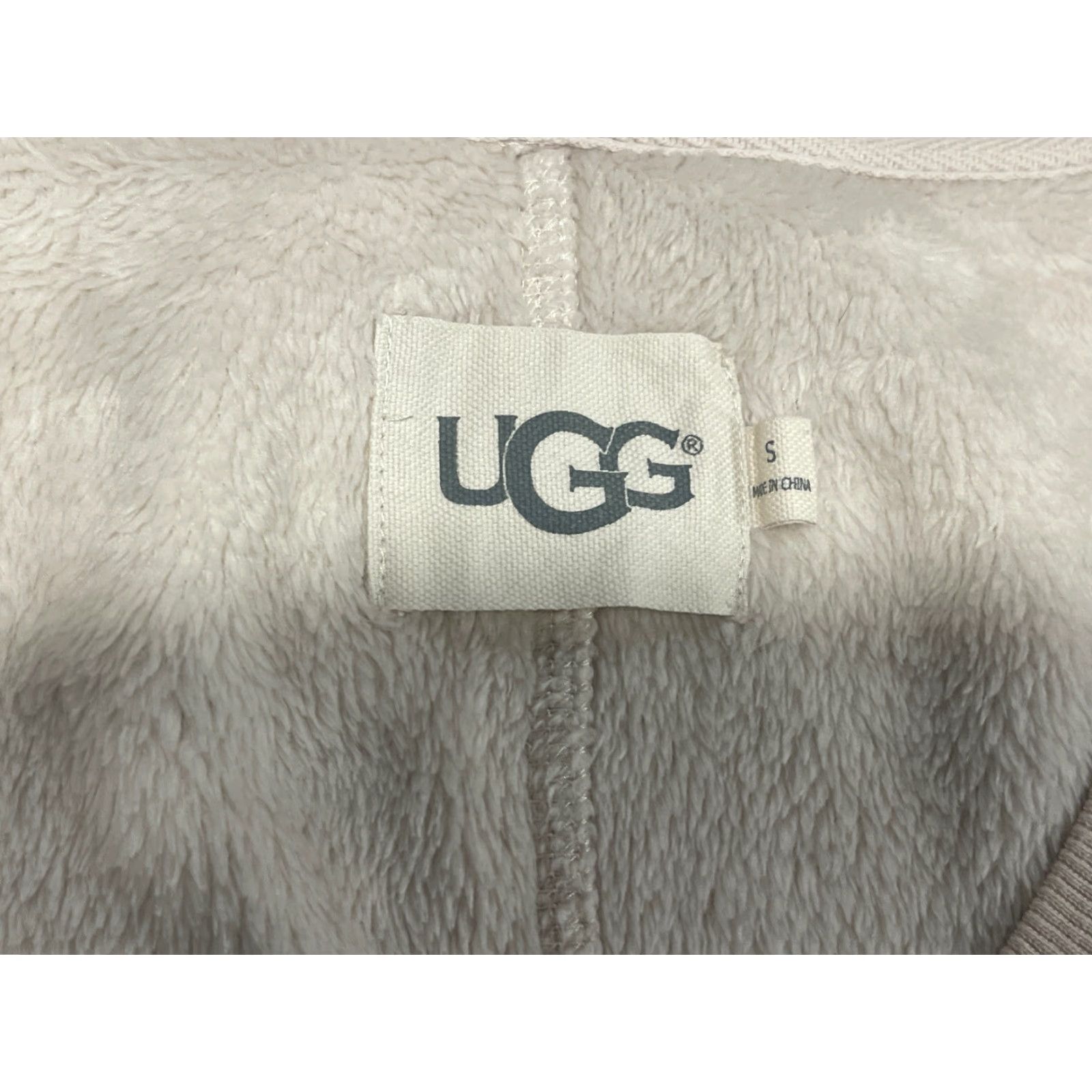Ugg UGG Sweatshirt Daisy Fleece V-Neck Pullover Sz Small Long Sleeve Women Cream Daisy V-Neck Pullover Activewear Fleece 90s? Size S / US 4 / IT 40 - 2 Thumbnail