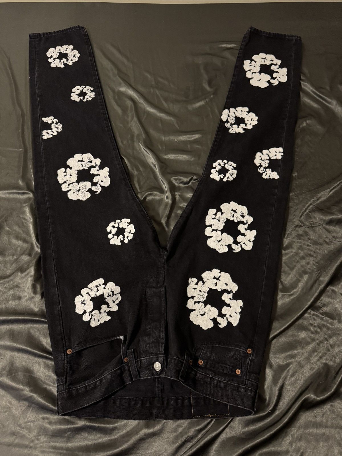 DENIM TEARS × Levi's Levi’s x Denim Tears Cotton Wreath 501 Jeans Black W32 Size US 32 / EU 48 - 3 Thumbnail