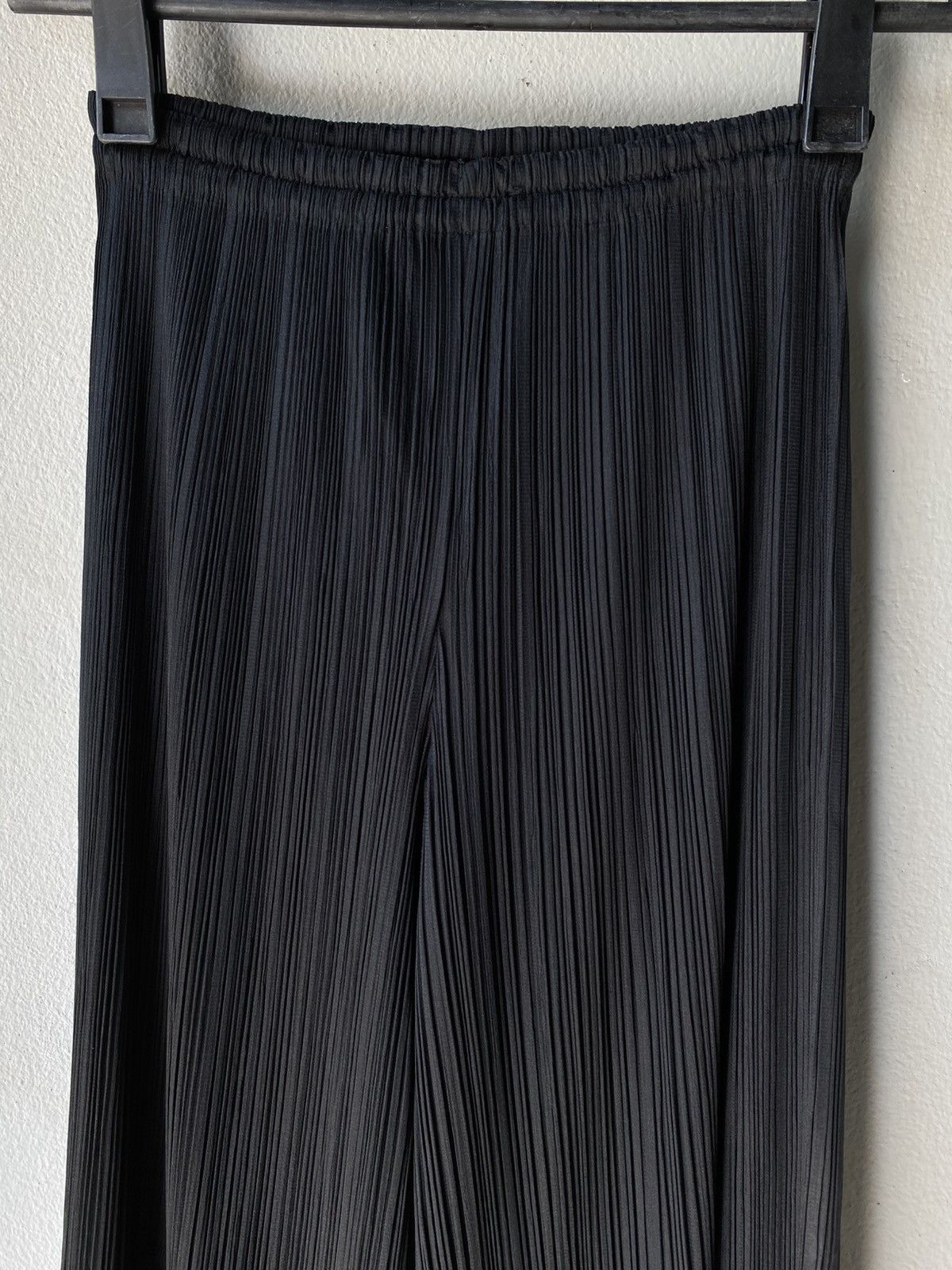 Pleats Please Issey Miyake Pleats Please Black Pleated Pants. Size 26" / US 2 / IT 38 - 9 Thumbnail
