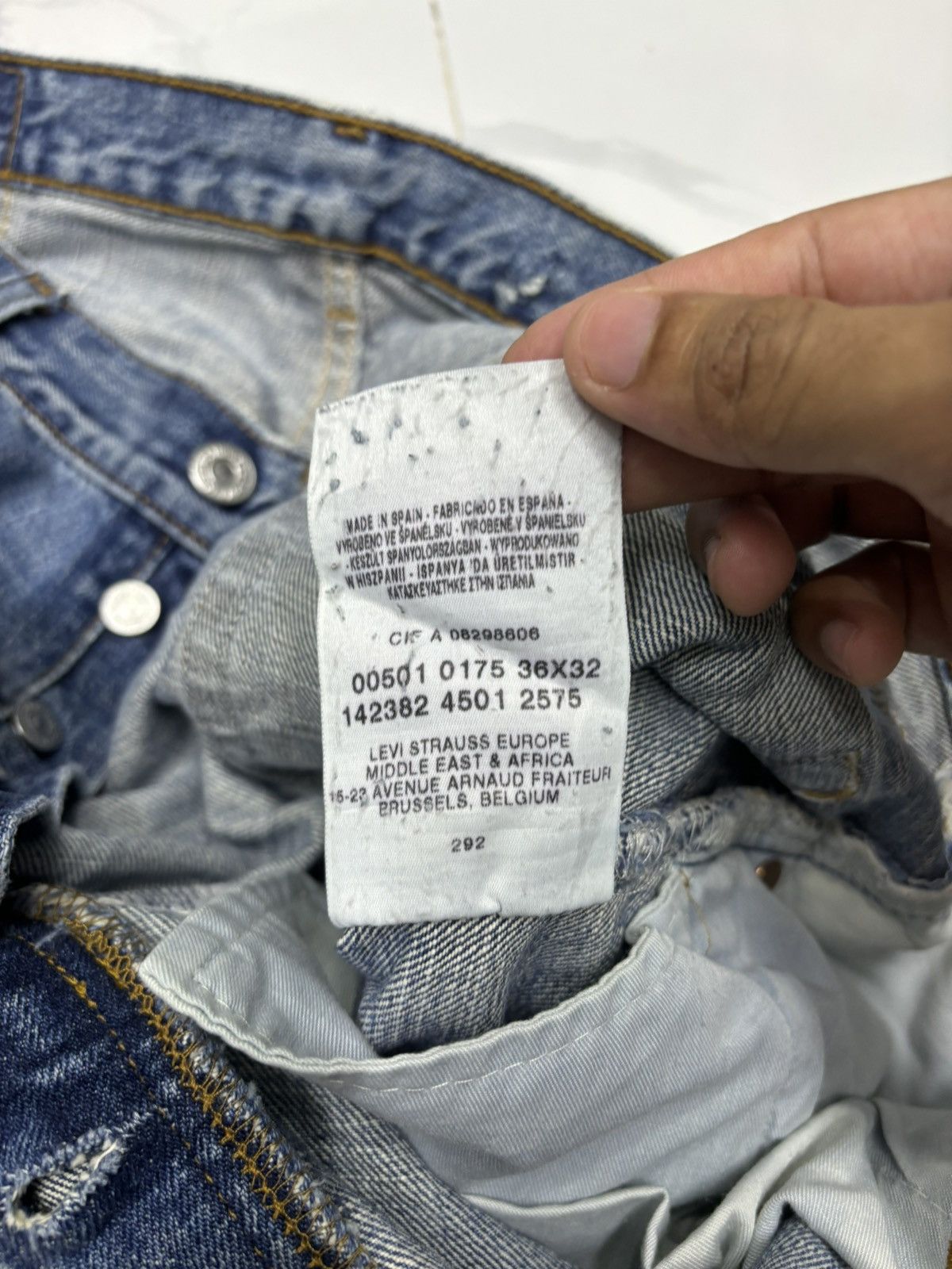 Levi's VINTAGE LEVIS 501 SPAIN BAGGY DISTRESSED DENIM JEANS Size US 35 - 14 Thumbnail