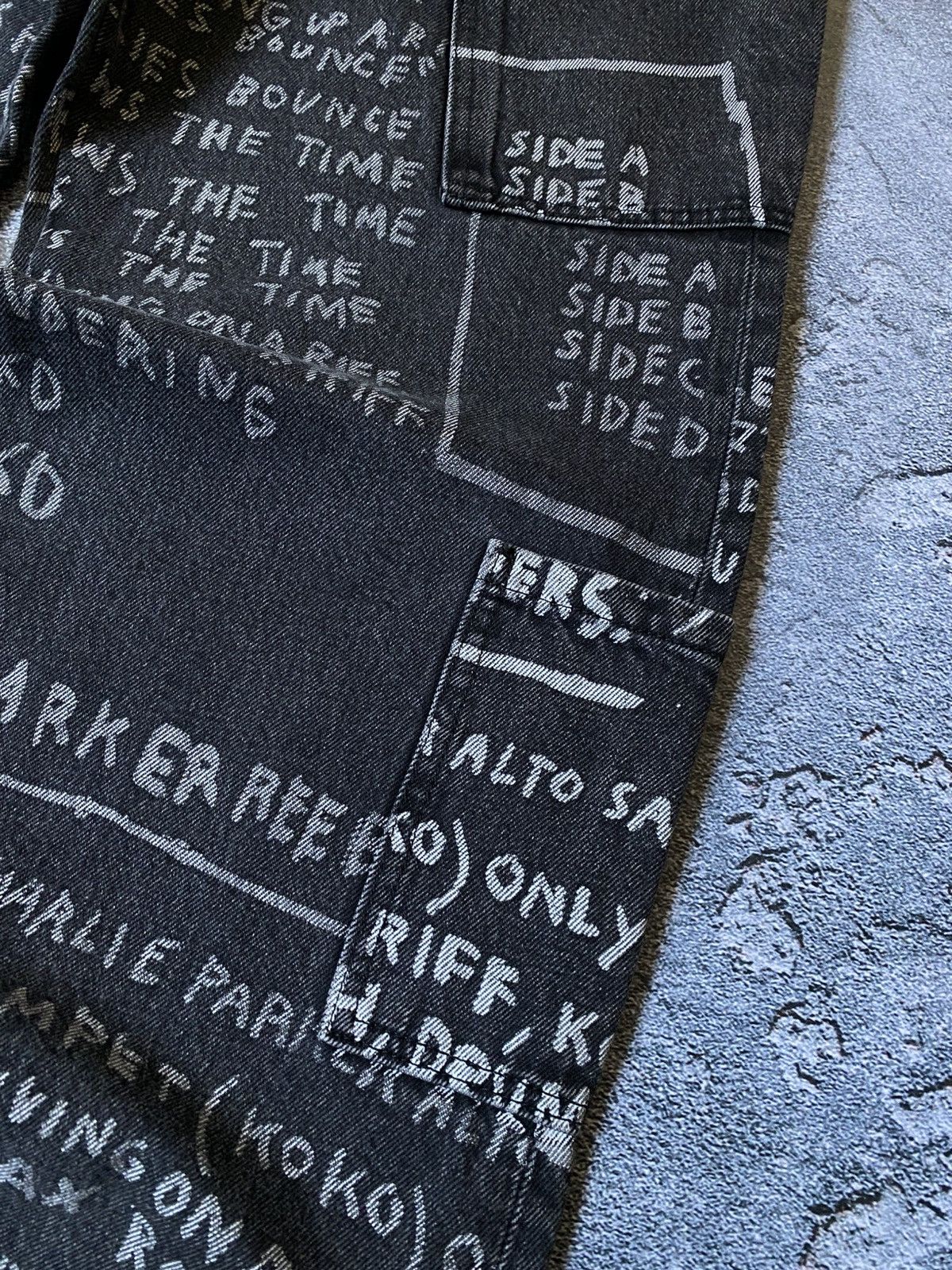 H&M × Jean-Michel Basquiat × Who Decides War Jean Michel Basquiat Who Decides War Bootcat Flare Jeans Size US 32 / EU 48 - 7 Thumbnail