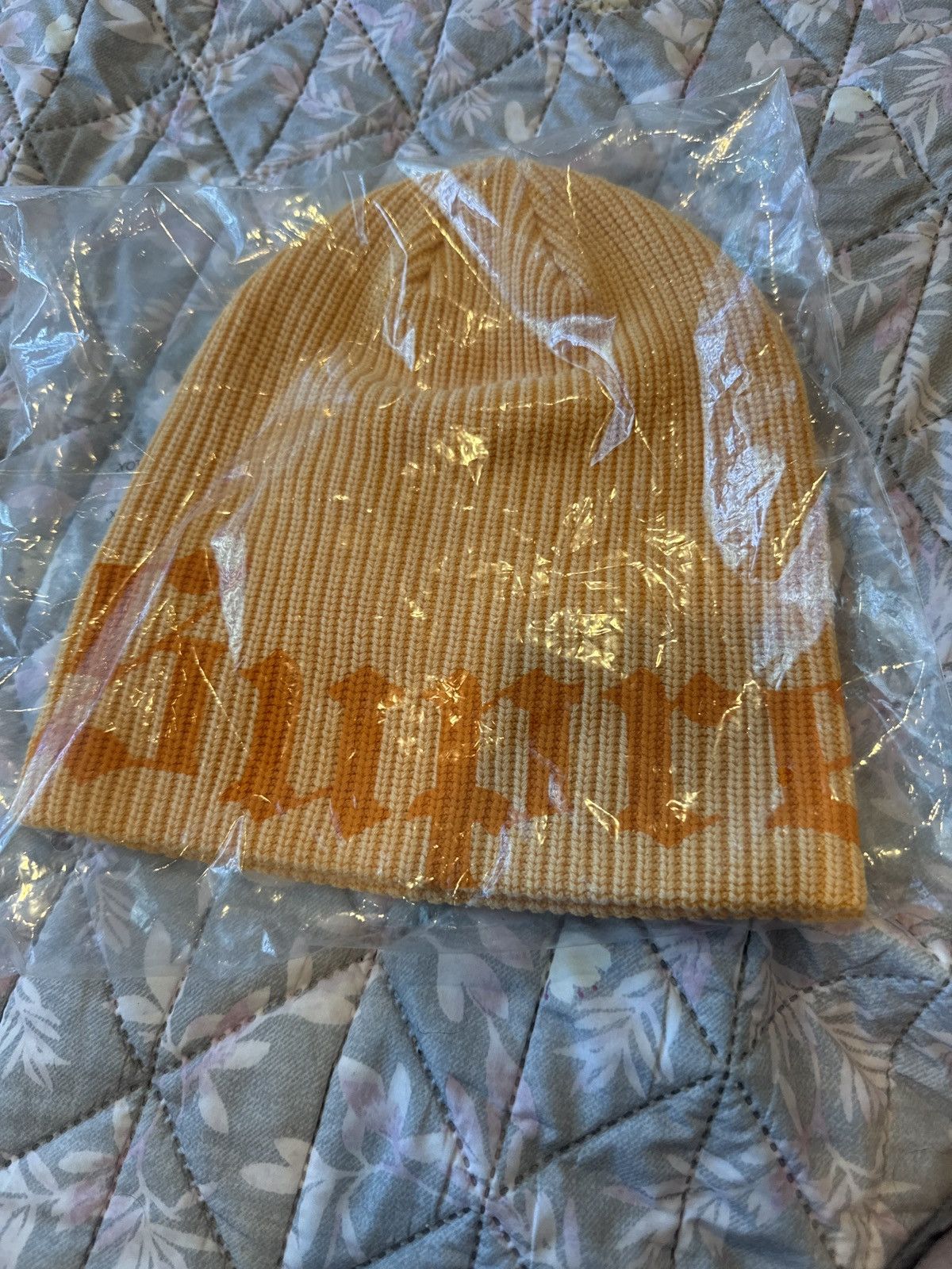Supreme Old english Orange supreme beanie Size ONE SIZE - 1 Thumbnail