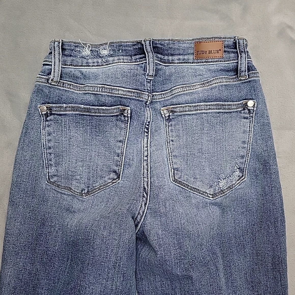 Vintage Judy Blue Jeans Women 26 Distressed Whiskered Faded Stretch Wide Cropped Capri 3/26 24Inseam 26X24 Blue Denim 5-Pocket Womens Jeans Size 26" / US 2 / IT 38 - 7 Thumbnail