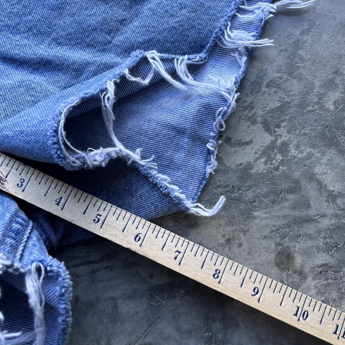Vintage Crazy Vintage Carhartt Thrashed Jean Shorts Jorts 36" Blue Size US 36 / EU 52 - 9 Thumbnail