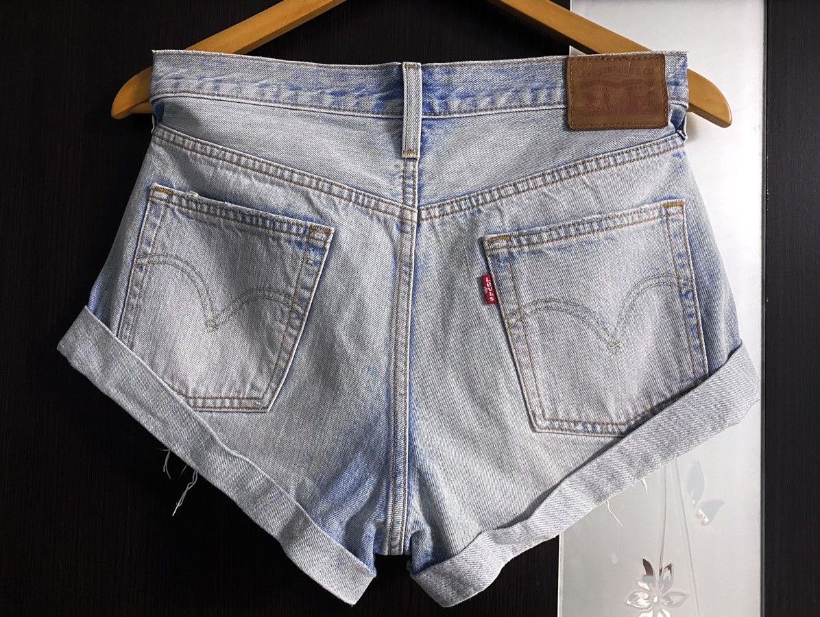 Levi's Vintage Clothing Women’s Levi’s Washed Distressed Reworked Shorts Denim Jeans Size 27" / US 4 / IT 40 - 3 Thumbnail