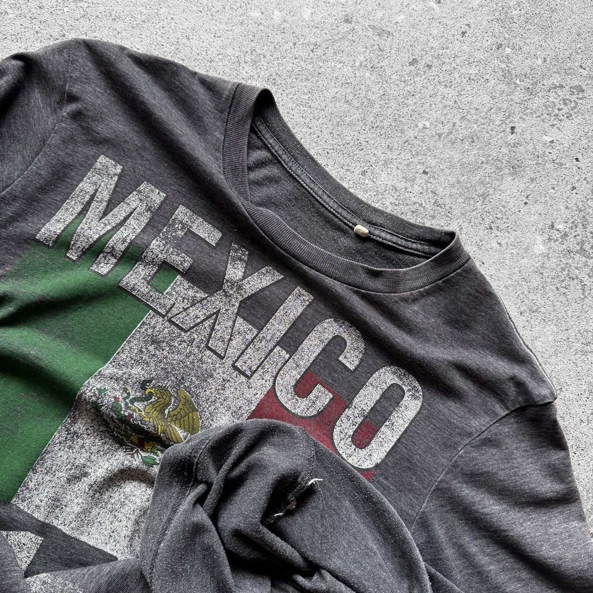 Guess Guess Jeans Mens Grey Mexico Flag Big Graphic Print T-Shirt Size US S / EU 44-46 / 1 - 4 Thumbnail