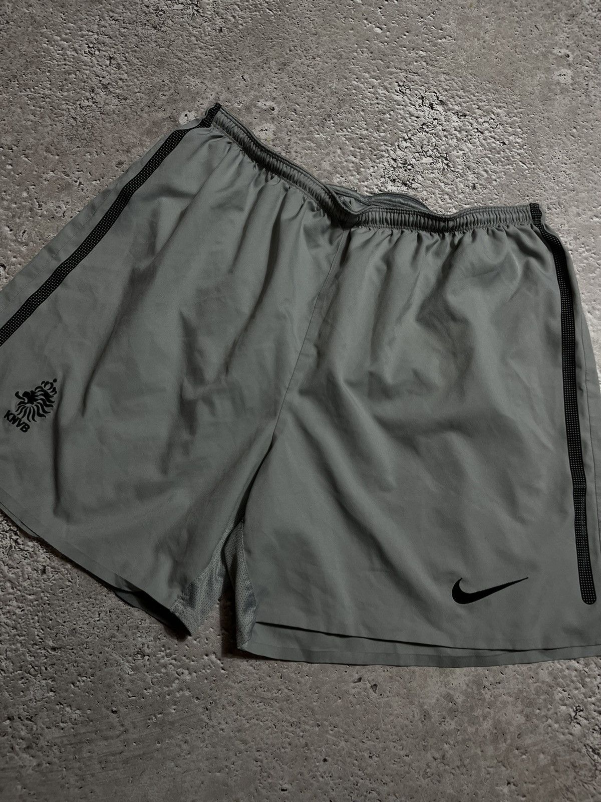 Nike × Vintage Vintage Nike KNVB Nederland Match Worn Shorts Size US 38 / EU 54 - 4 Thumbnail