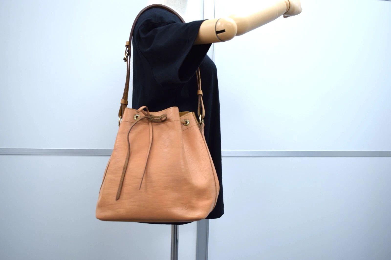 Louis Vuitton Auth Louis Vuitton Petit Noé Shoulder Bag Epi Leather M44108 Size ONE SIZE - 2 Thumbnail