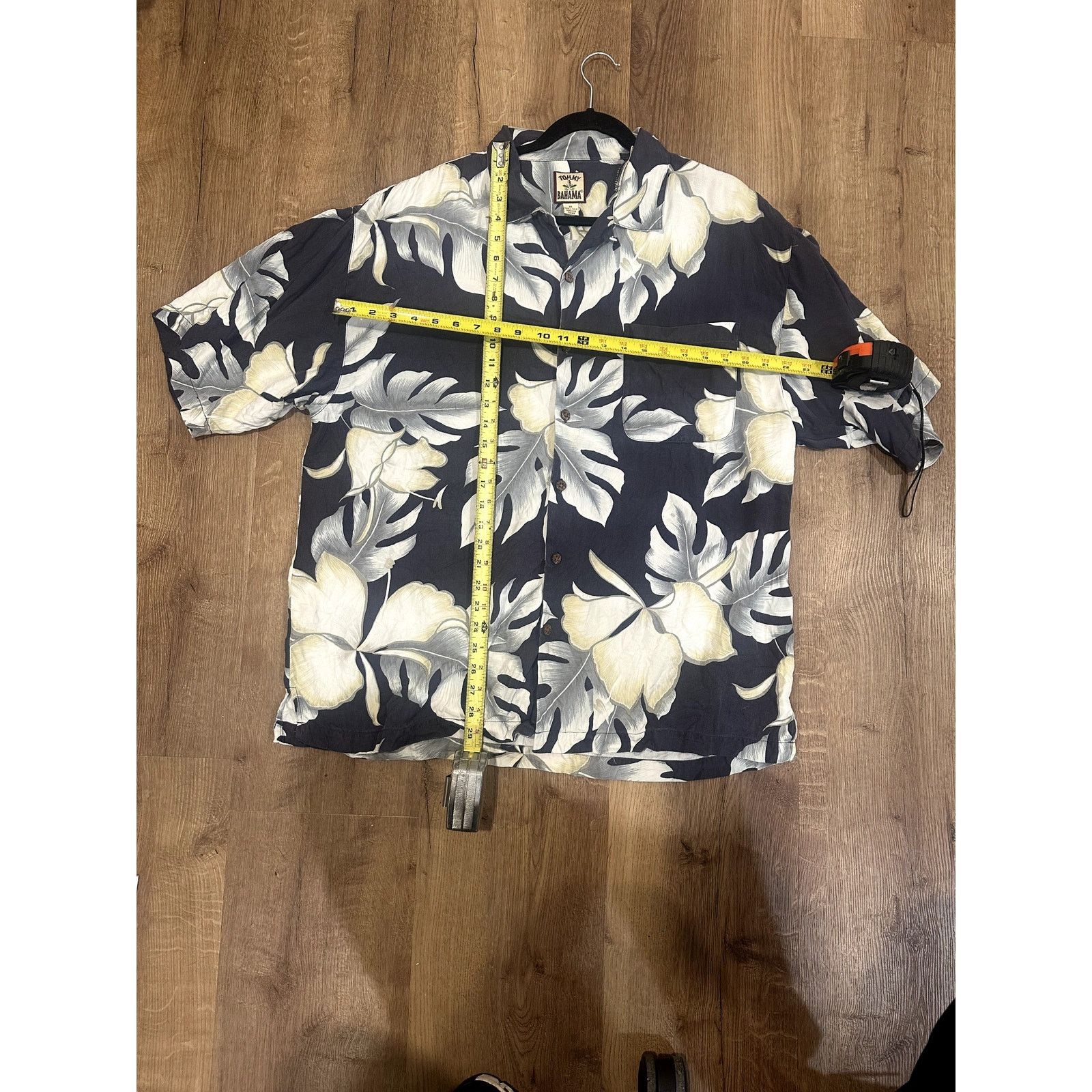 Tommy Bahama Tommy Bahama Silk Shirt XL Floral Hawaiian Button 100% Silk Size US XL / EU 56 / 4 - 6 Thumbnail