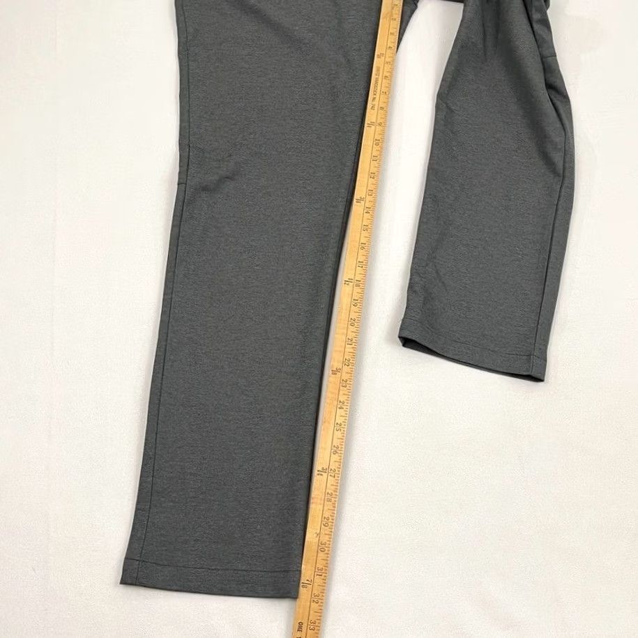 Tommy Bahama Tommy Bahama On Par Chino Pants Mens 36 x 32 Gray IslandZone Flat Front Golf Prep Regular Straight Pocket 5-Pocket Style Boy/Gentlemen Size US 36 / EU 52 - 6 Thumbnail