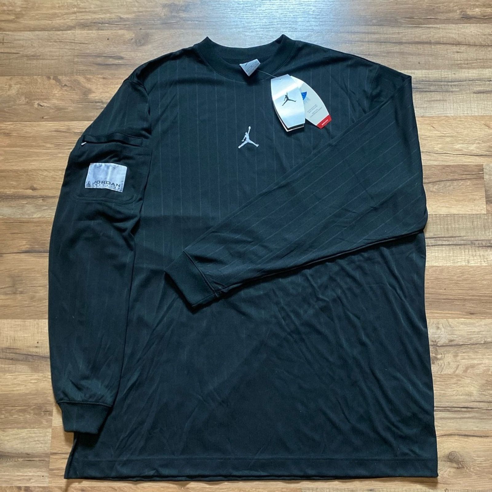 Jordan Brand 2002 Jordan Center Logo Pin Stripe Training Long Sleeve Size US XL / EU 56 / 4 - 1 Thumbnail