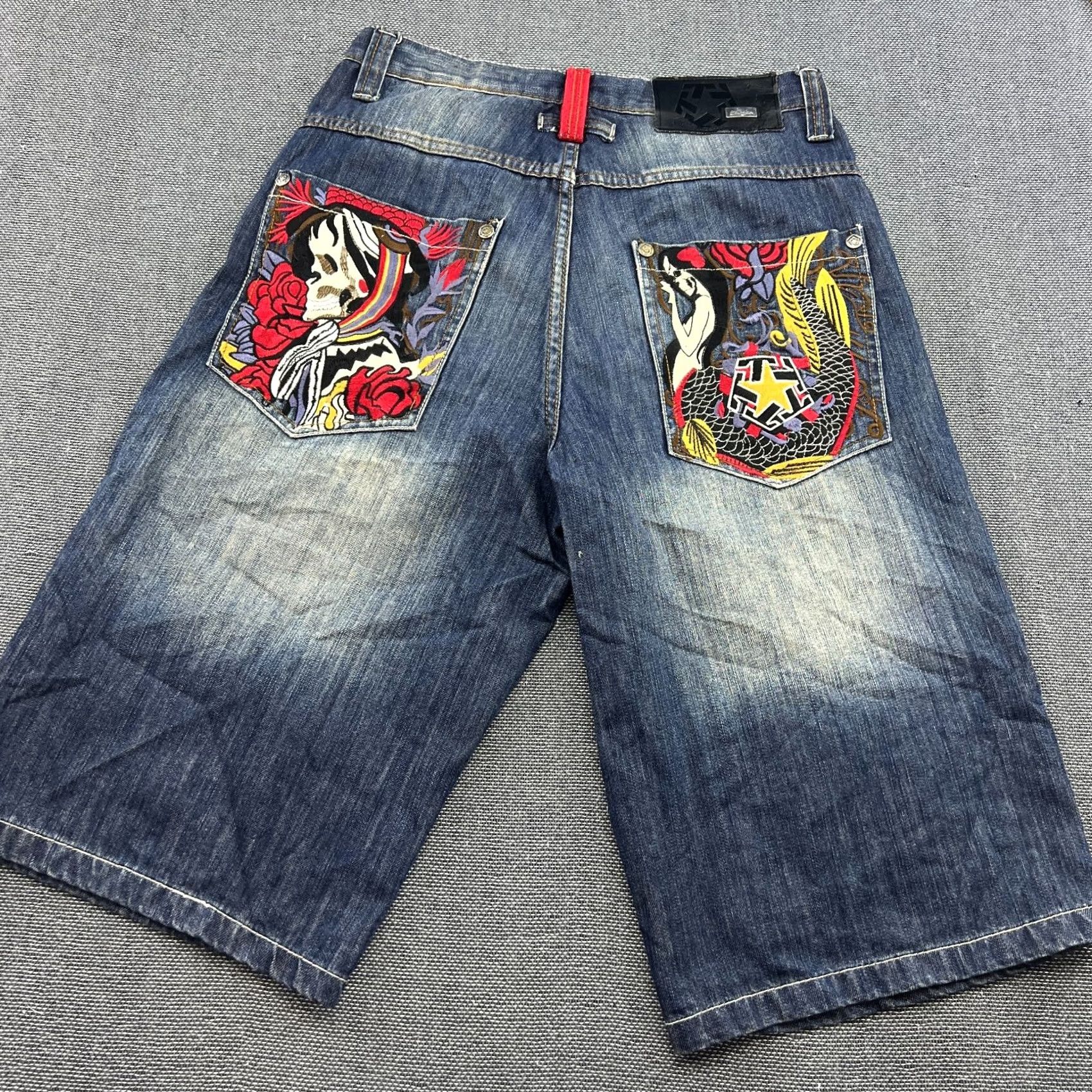 Vintage Tribal Gear Denim Shorts W31 Mens Cargo Distressed Blue Cotton Denim Jeans 38.5in Full Length Regular Rise 8-10 in W32 variant not included Size US 31 - 2 Thumbnail