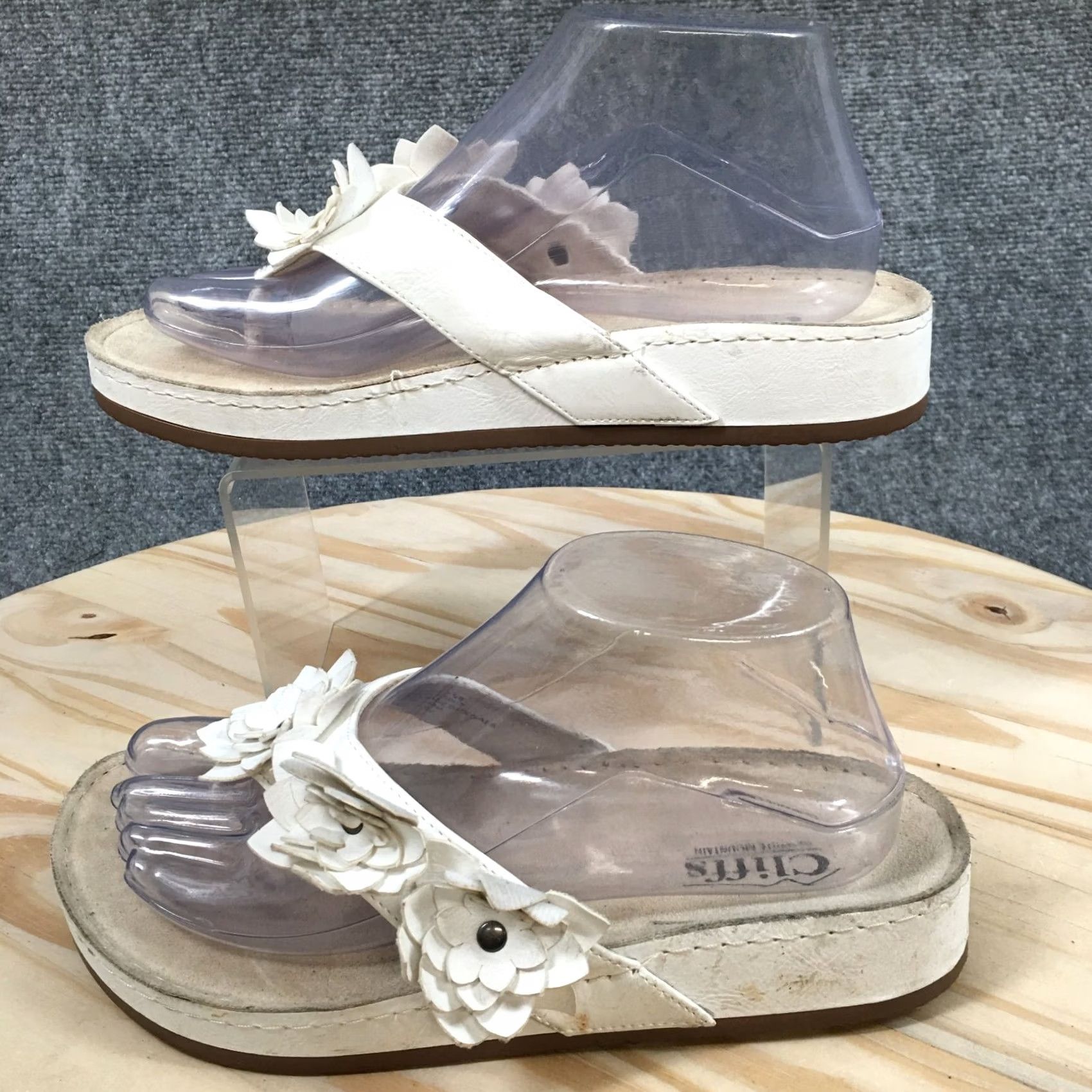 Vintage Cliffs by White Mountain Sandals Womens 7.5 M Hot Spot White Faux Leather Wedge Sandal Size US 8 / IT 38 - 4 Thumbnail