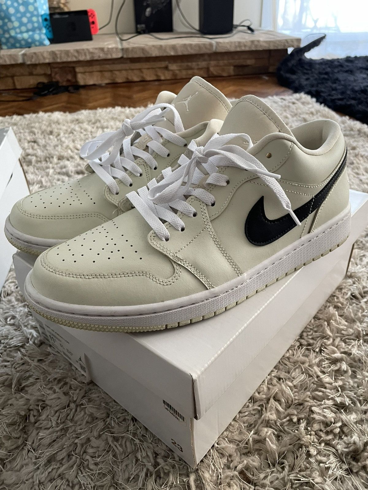 Jordan Brand Jordan 1 Low Coconut Milk Size US 11.5 / EU 44-45 - 1 Thumbnail