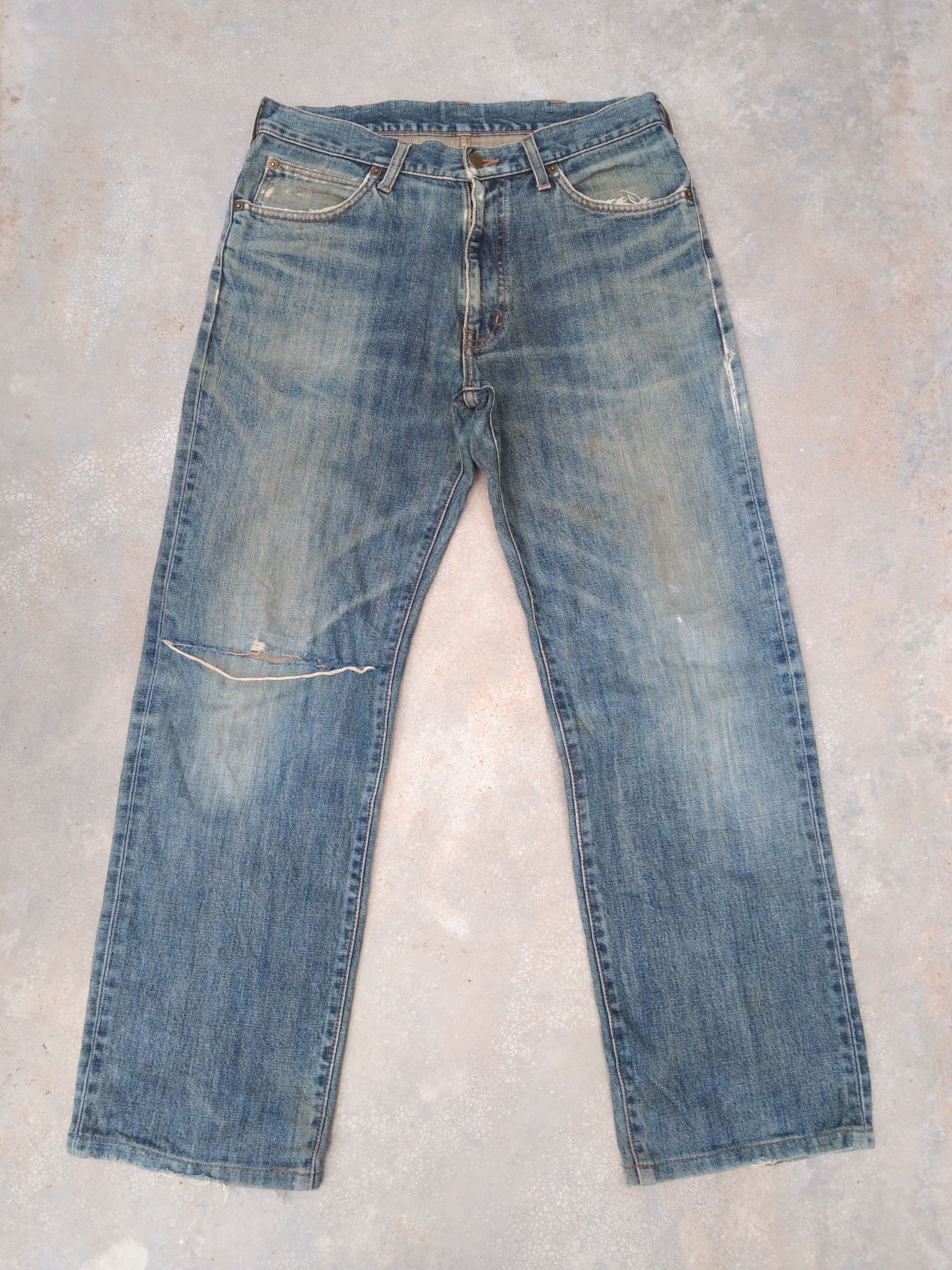 Wrangler Vintage Wrangler Straight Leg Distressed Jeans 33x30 Size US 33 - 1 Thumbnail