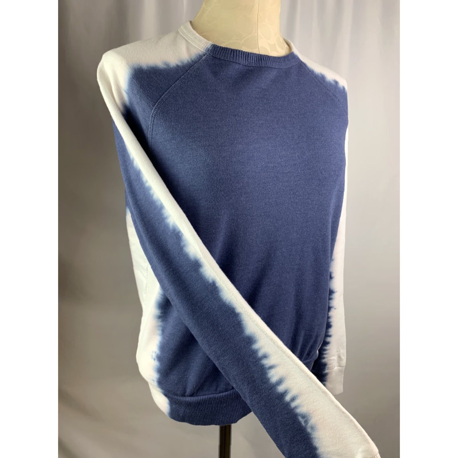 Vintage VINTAGE Universal Thread Sweatshirt Long Sleeve Sweatshirt Women XS Slate Blue White Bleach Stripe 60% Cotton 40% Polyester Womens XS Bleach Stripe Size XS / US 0-2 / IT 36-38 - 3 Thumbnail