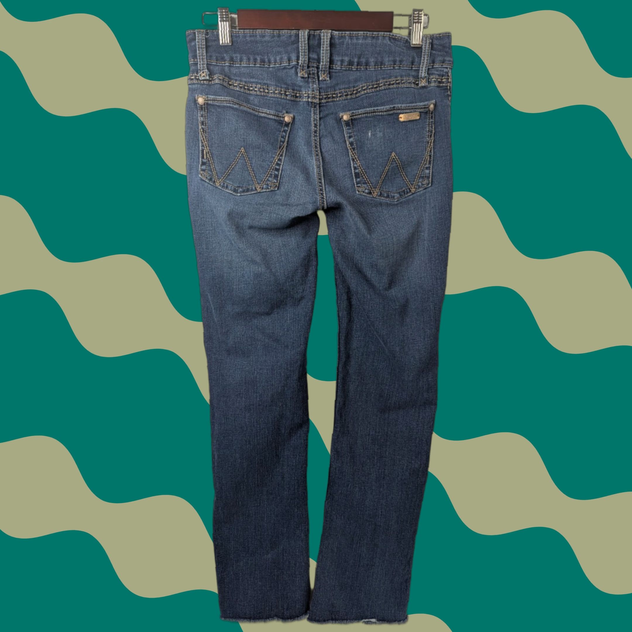 Wrangler Wrangler Jeans Women's Bootcut Denim Blue 7/8 Distressed Raw Hem Size 28" / US 6 / IT 42 - 1 Thumbnail