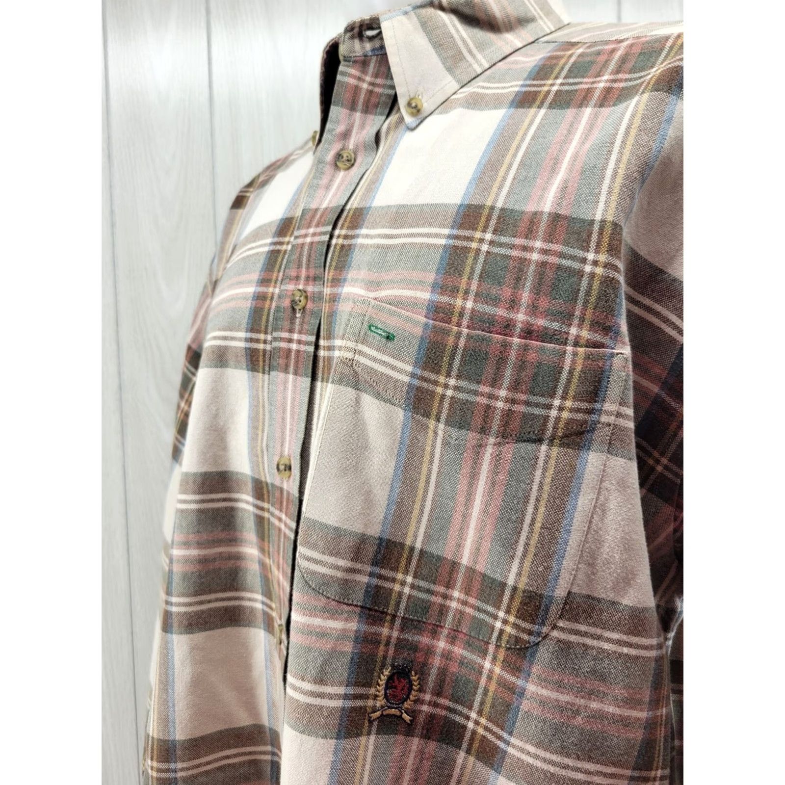 Tommy Hilfiger VTG Tommy Hilfiger Button-Up Long Sleeve Mens XL Tan Plaid Crest 90s Vintage Cotton Blend Thick Shirt Size US XL / EU 56 / 4 - 3 Thumbnail