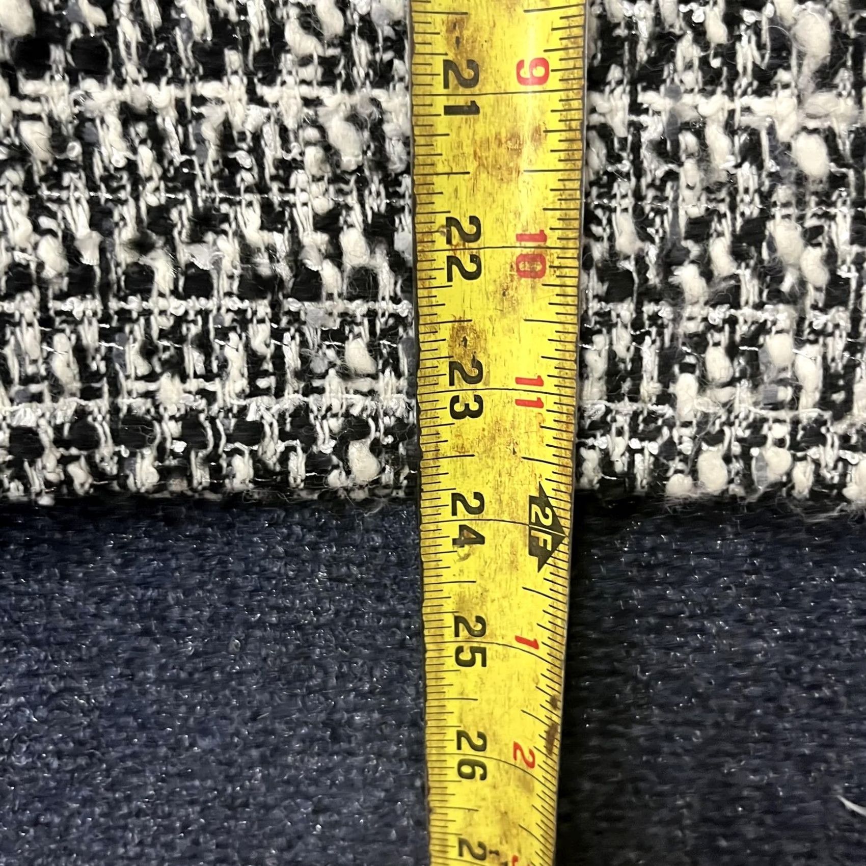 Vintage Classiques Entier Skirt Womens 8 Black White Boucle Tweed Pencil Wool Blend Knee Length Lined Straight & Pencil Office, Workwear Womens Small? Size 30" / US 8 / IT 44 - 4 Thumbnail