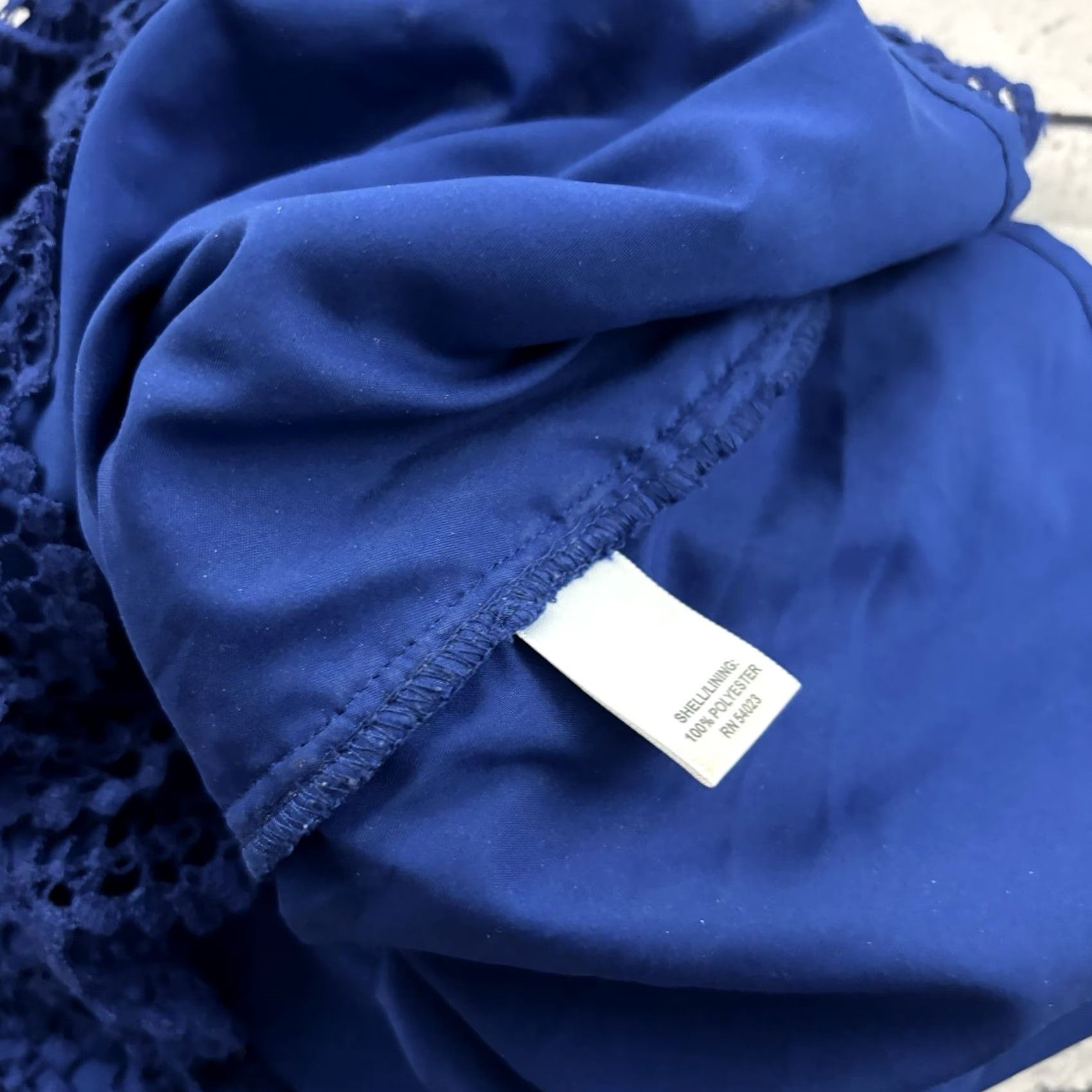 Banana Republic Banana Republic Embroidered Short Sleeve Top Women's 4 Royal Blue Shirt Womens Size 4 Blue Embroidered 90s? Size S / US 4 / IT 40 - 5 Thumbnail