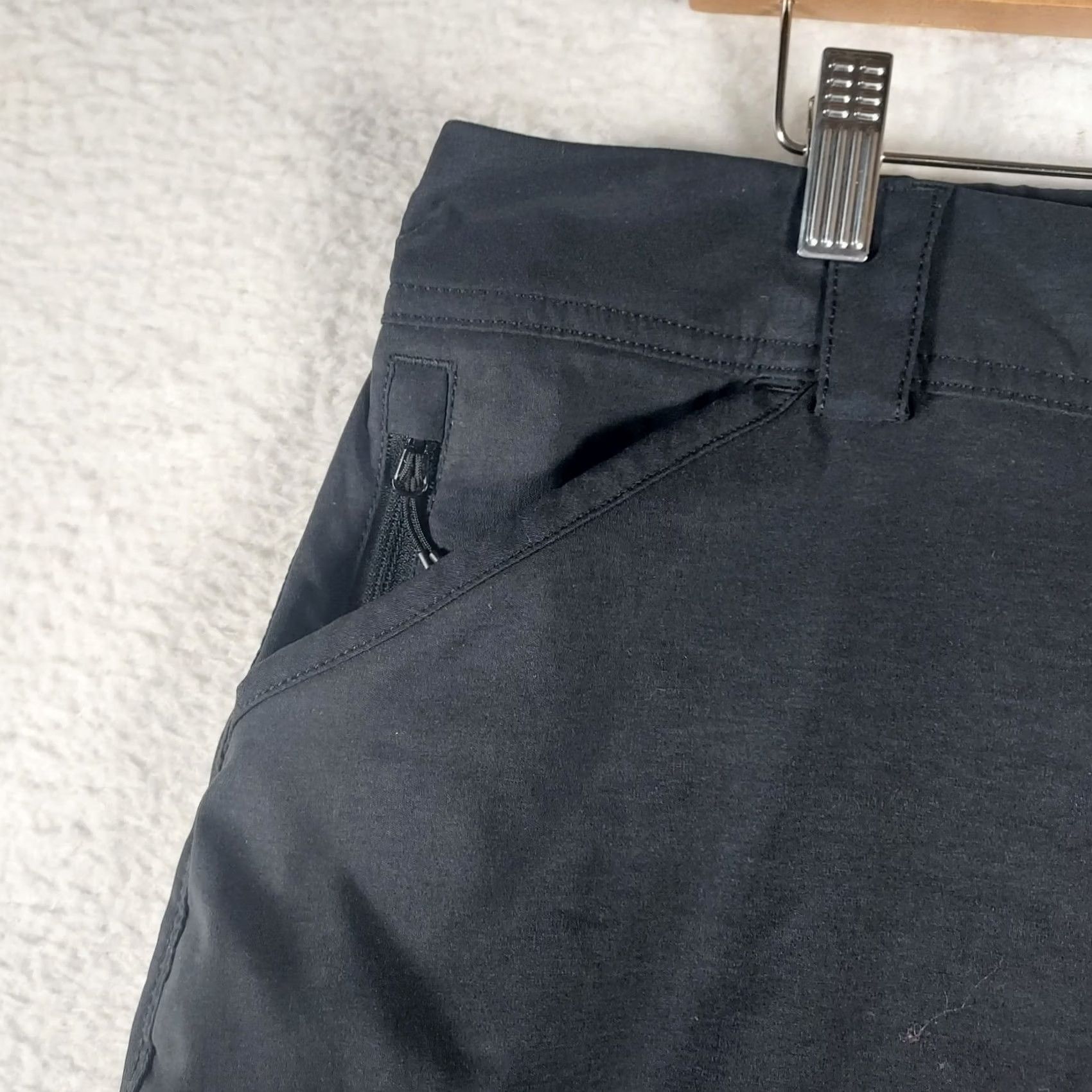 CO Duluth Women’s 14 Mid Rise Cargo Pants Black Nylon Spandex Capri Flat Front Straight Leg Pockets Casual Workwear Travel Size 36" / US 14 / IT 50 - 5 Thumbnail