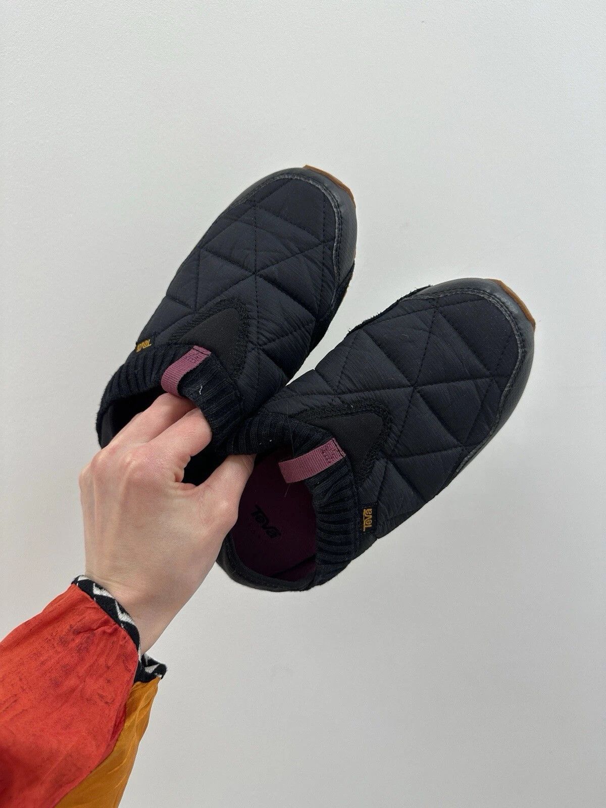 Teva Teva Women's Ember Quielted Slip On Casual Shoes Black Size US 6 / IT 36 - 3 Thumbnail