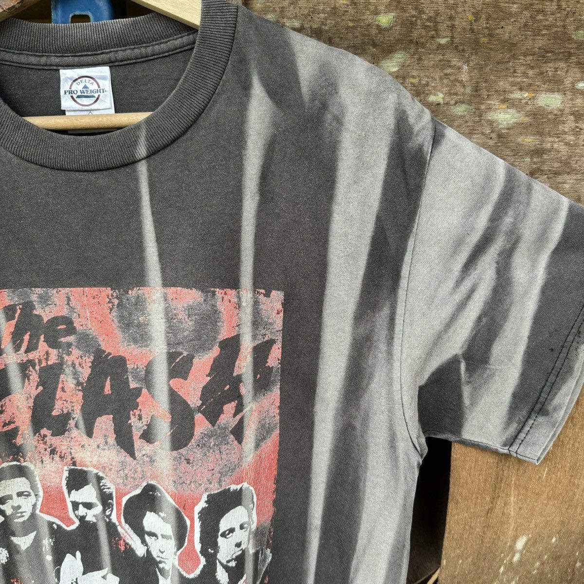 Band Tees × Vintage The Clash Vintage Y2K Nice Faded Tee Size US M / EU 48-50 / 2 - 3 Thumbnail