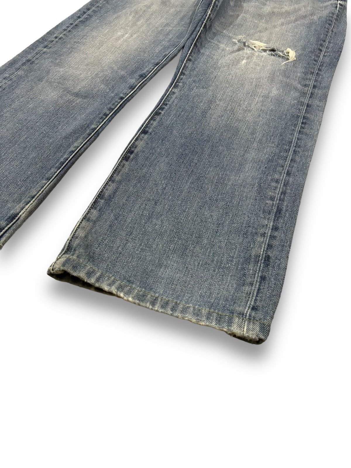 Uniqlo Vintage Y2K Uniqlo Blue Wash Loose Fit Distressed Jeans Size US 35 - 9 Thumbnail