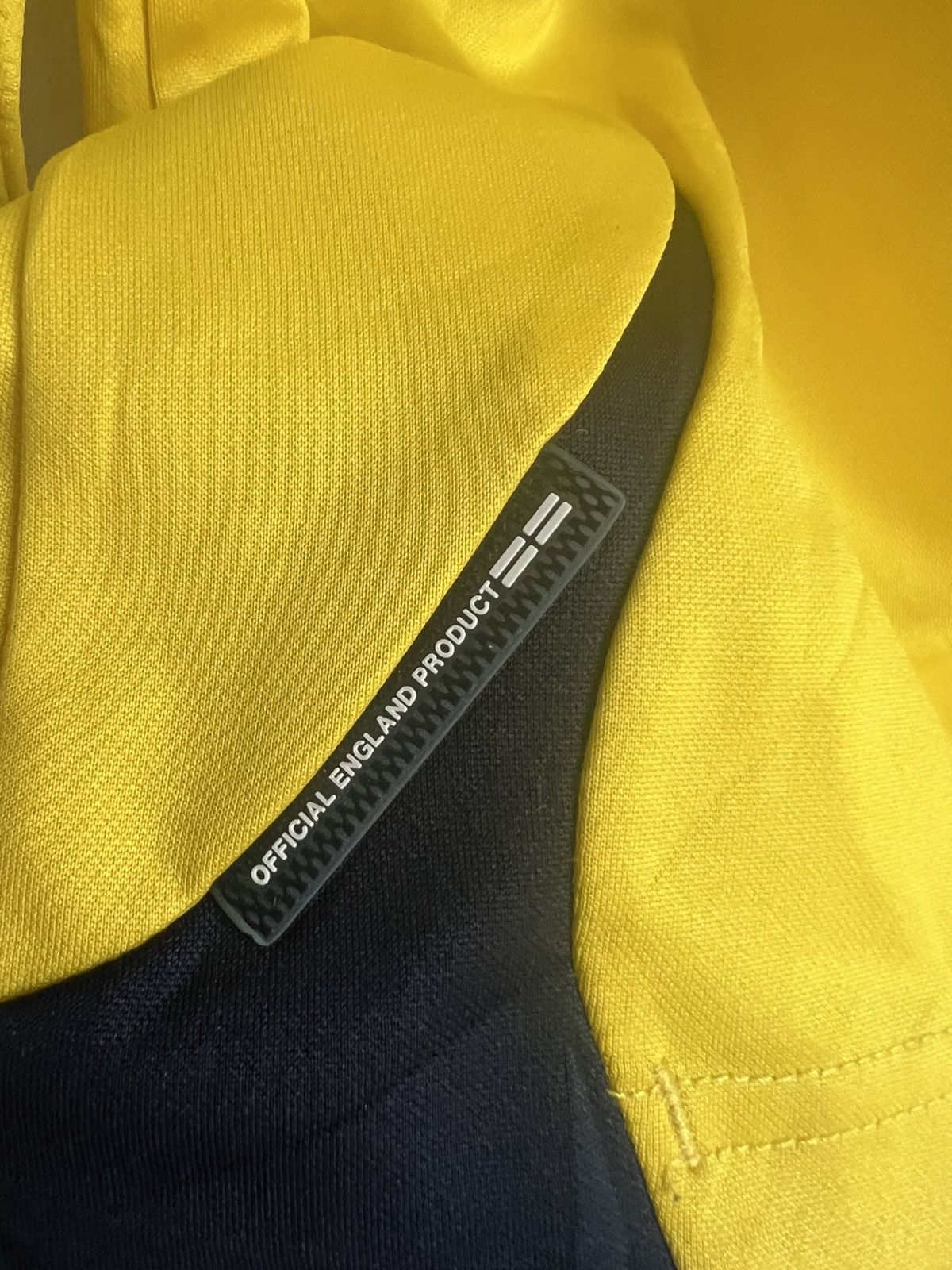 Umbro Vintage Original 2006-07 Umbro England Goalkeeper Jersey 3rd Size US M / EU 48-50 / 2 - 6 Thumbnail