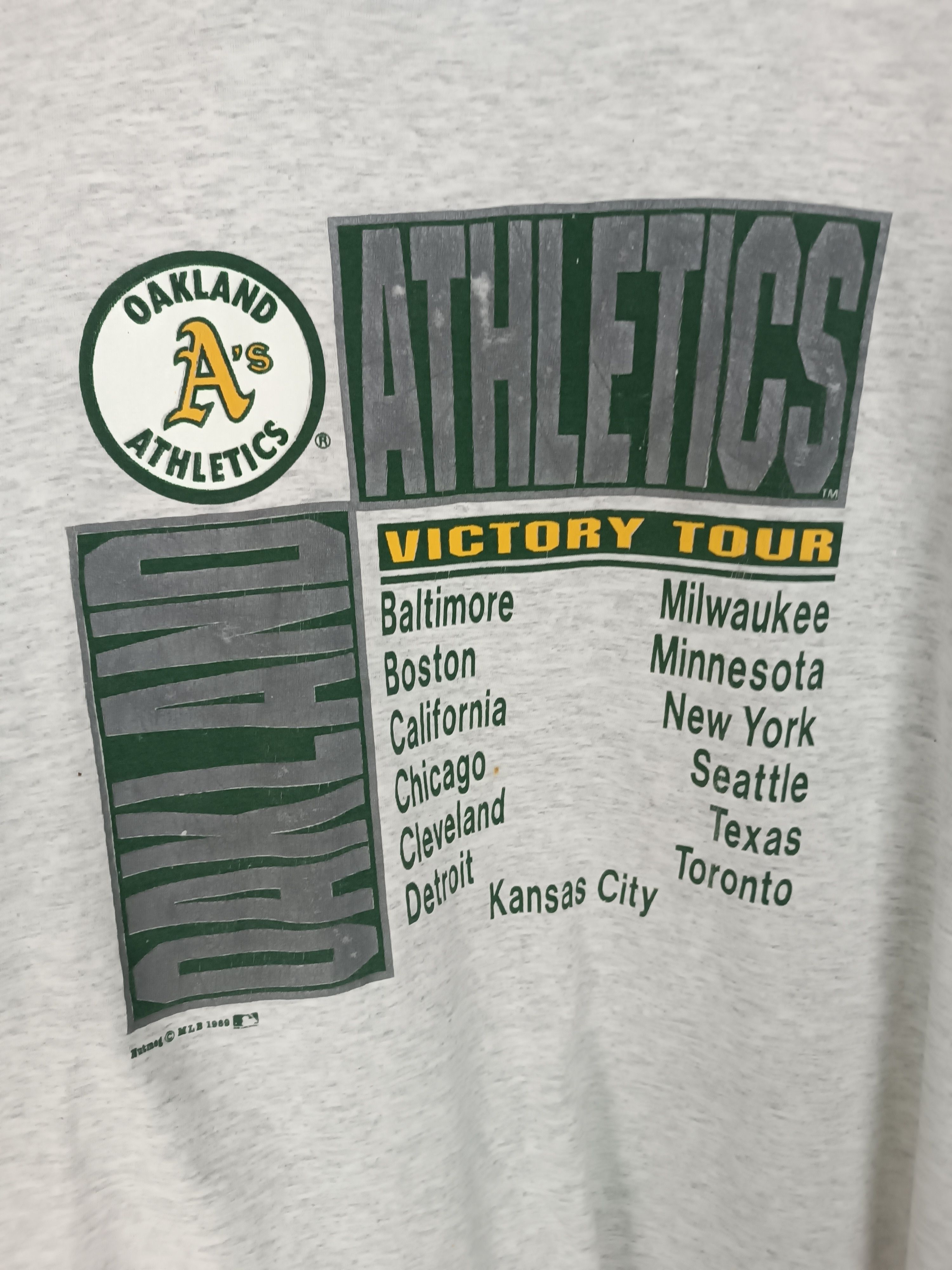 MLB VINTAGE '89 OAKLAND ATHLETICS MLB VICTORY TOUR VERY RARE Size US XL / EU 56 / 4 - 9 Thumbnail