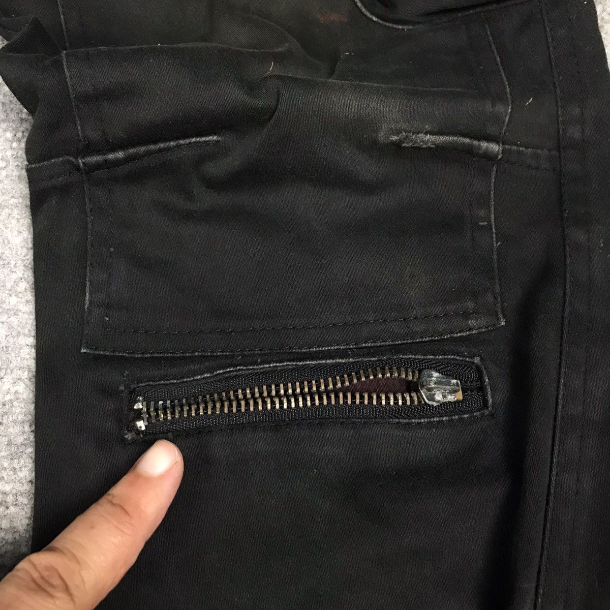 Japanese Brand 🔥SEMANTICDESIGN CARGO ZIPPER DESIGN BLACK FADED DENIM PANTS Size US 30 / EU 46 - 4 Thumbnail