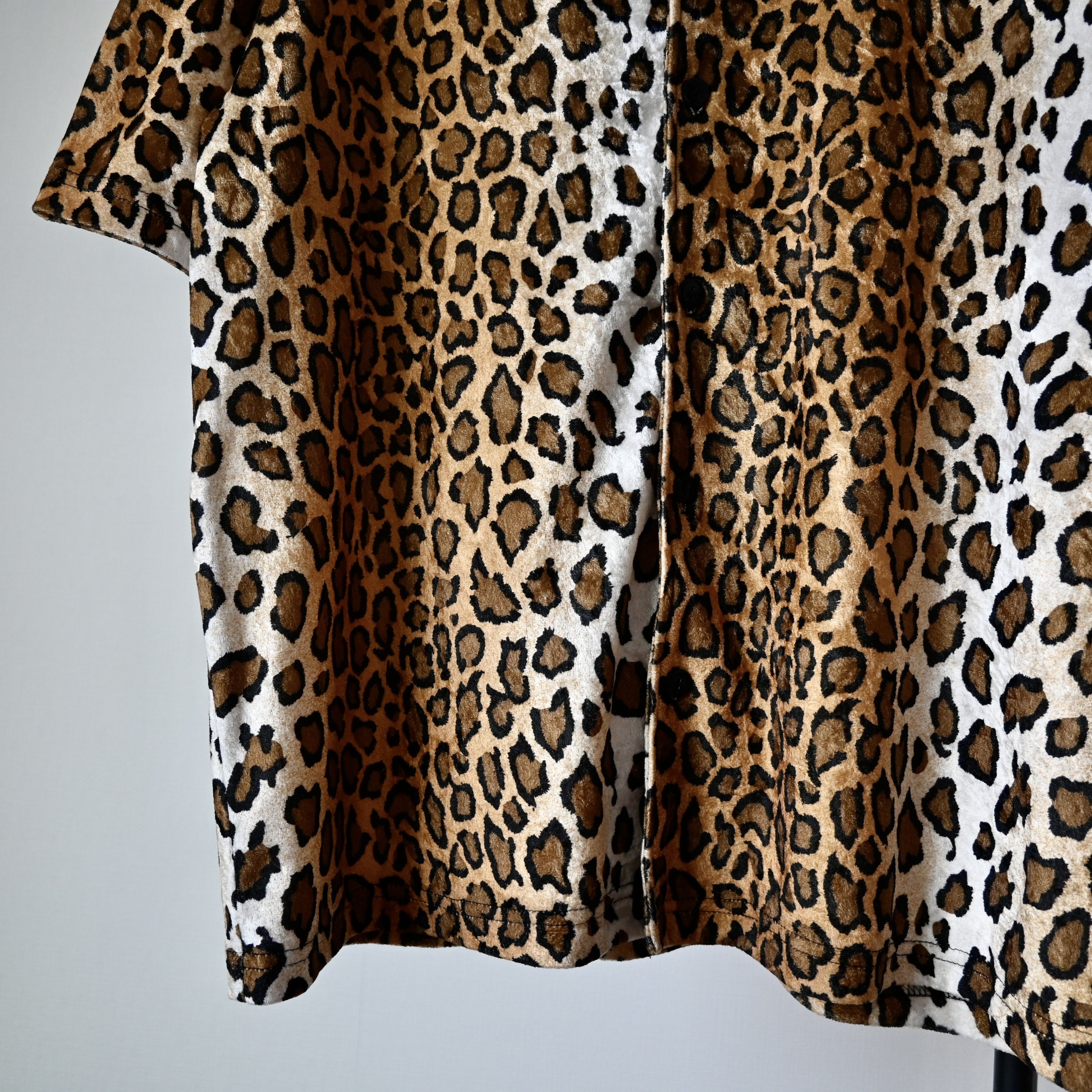 Vintage VTG 1990s Serious Clothing leopard fabric short sleeve shirt Size US L / EU 52-54 / 3 - 5 Thumbnail