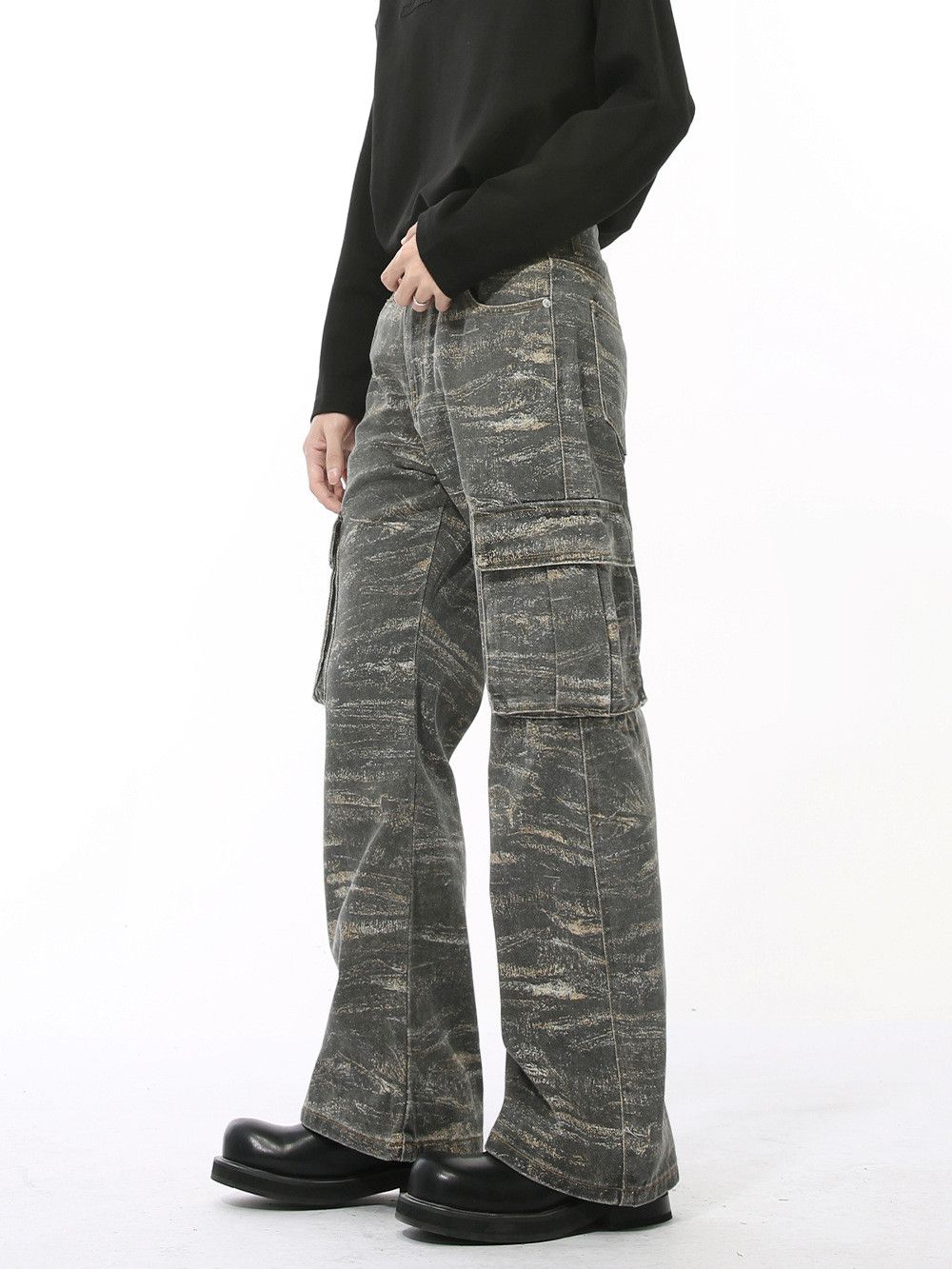 Japanese Brand Retro loose camouflage pocket jeans Size US 32 / EU 48 - 1 Thumbnail