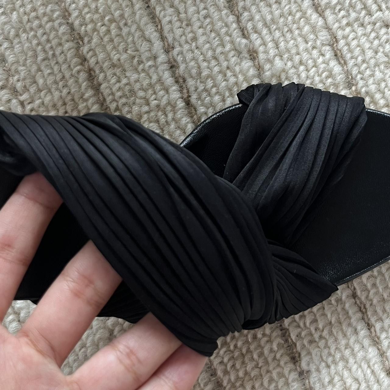 Gucci Black Gucci mules with satin pleat twist Size US 5.5 / IT 35.5 - 7 Thumbnail