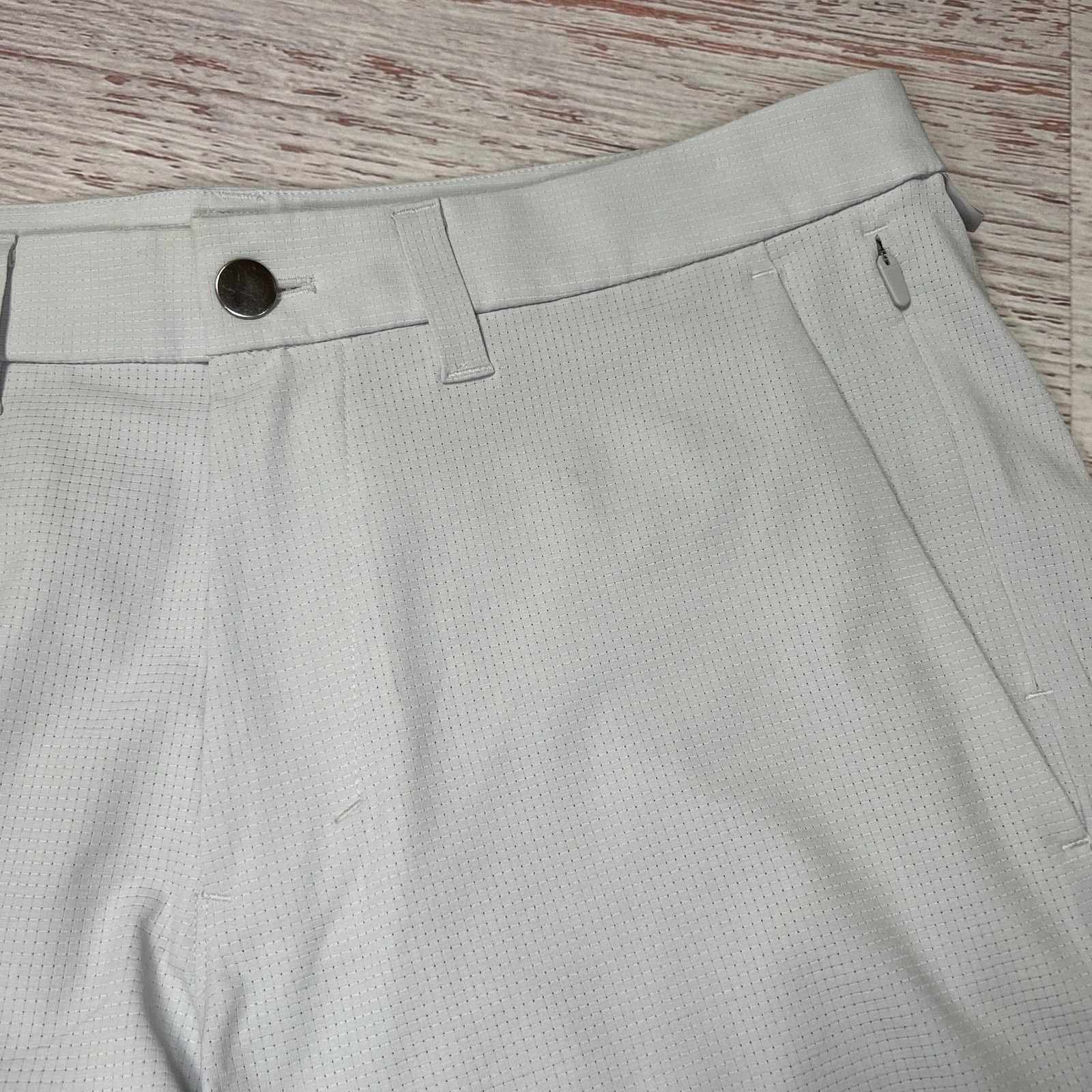 Lululemon Lululemon Commission Slim Ventlight Pant White Opal 33x33 Size US 33 - 4 Thumbnail