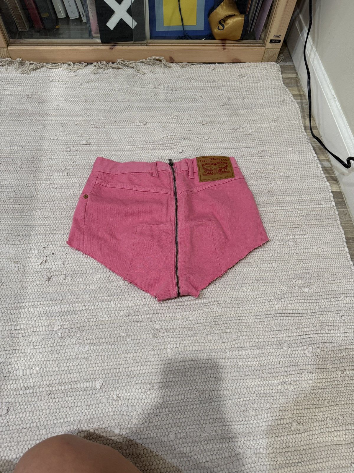 Levi's × Vetements Vetements x Levi’s Micro Shorts Size 24" / US 00 / IT 34 - 2 Thumbnail