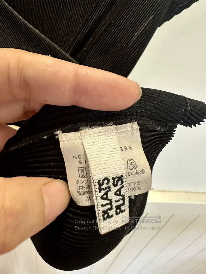 Issey Miyake Issey Miyake Black dense pleat short-sleeve top Size S / US 4 / IT 40 - 3 Thumbnail