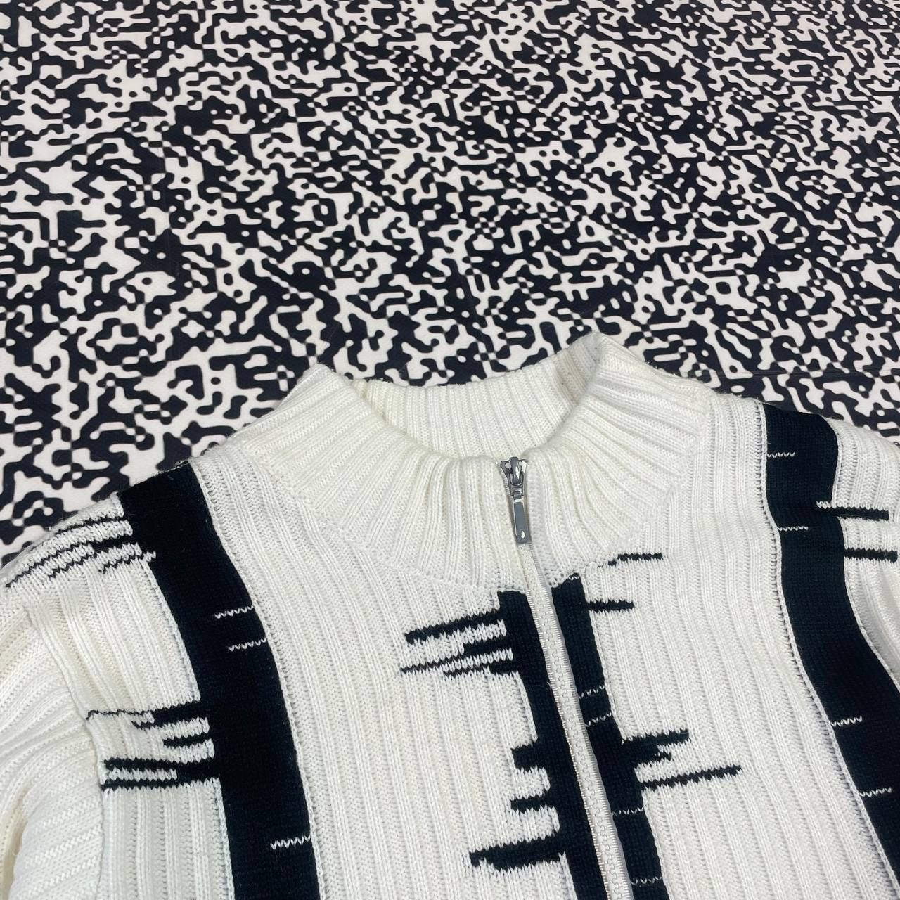 Japanese Brand Vintage Y2k Japanese Style Stripe Retro Anstract Zip Sweater Size US L / EU 52-54 / 3 - 6 Thumbnail
