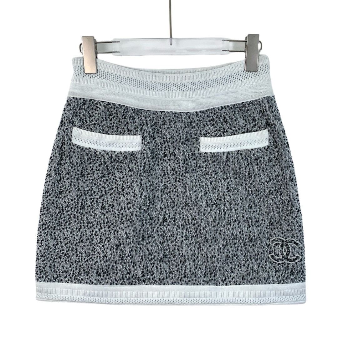 Chanel Chanel Grey Interwoven Double C Mini Skirt K26WX Size 25" / US 0 / IT 36 - 1 Thumbnail