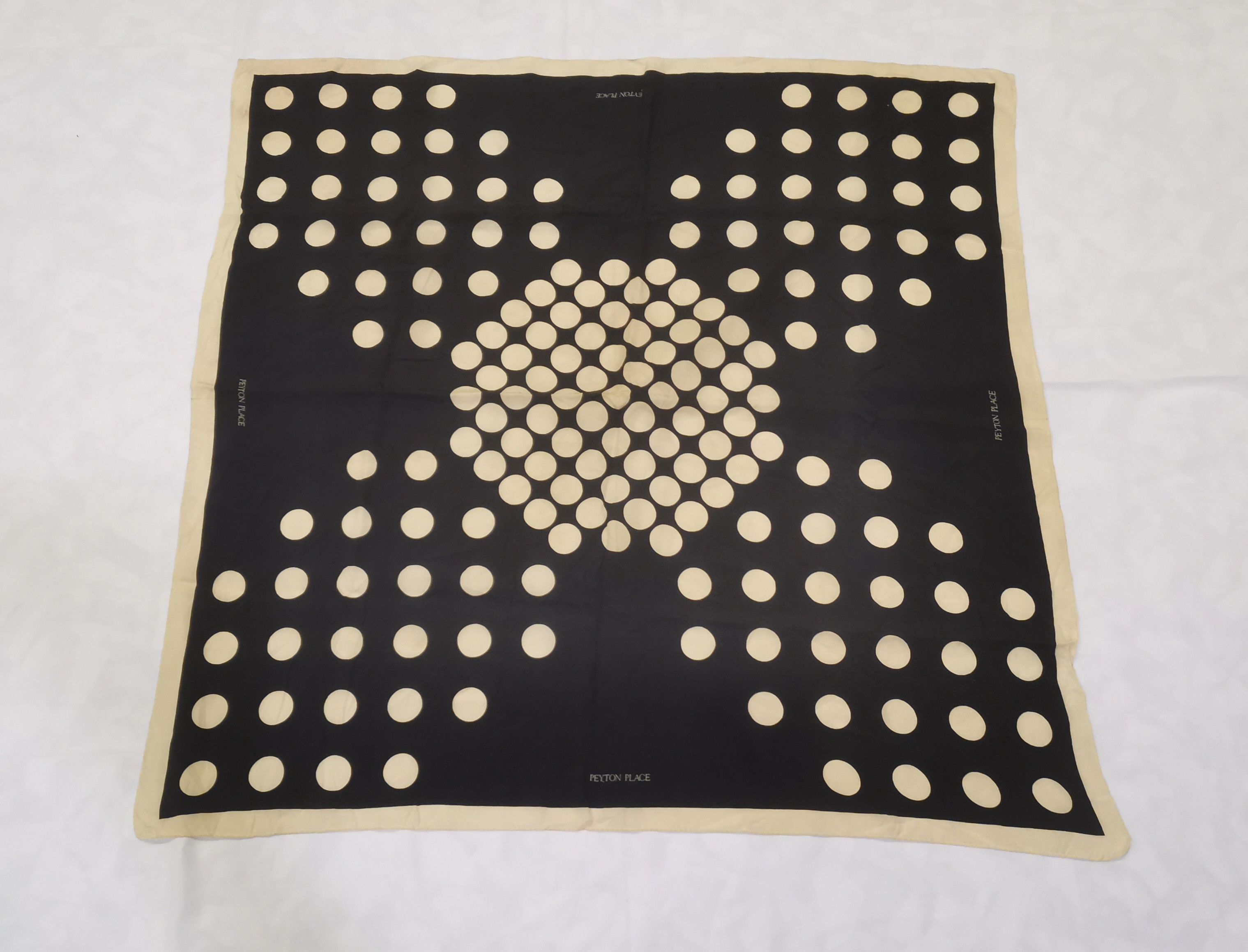 Designer × Japanese Brand Rare Peyton Place scarves nice design Size ONE SIZE - 1 Thumbnail