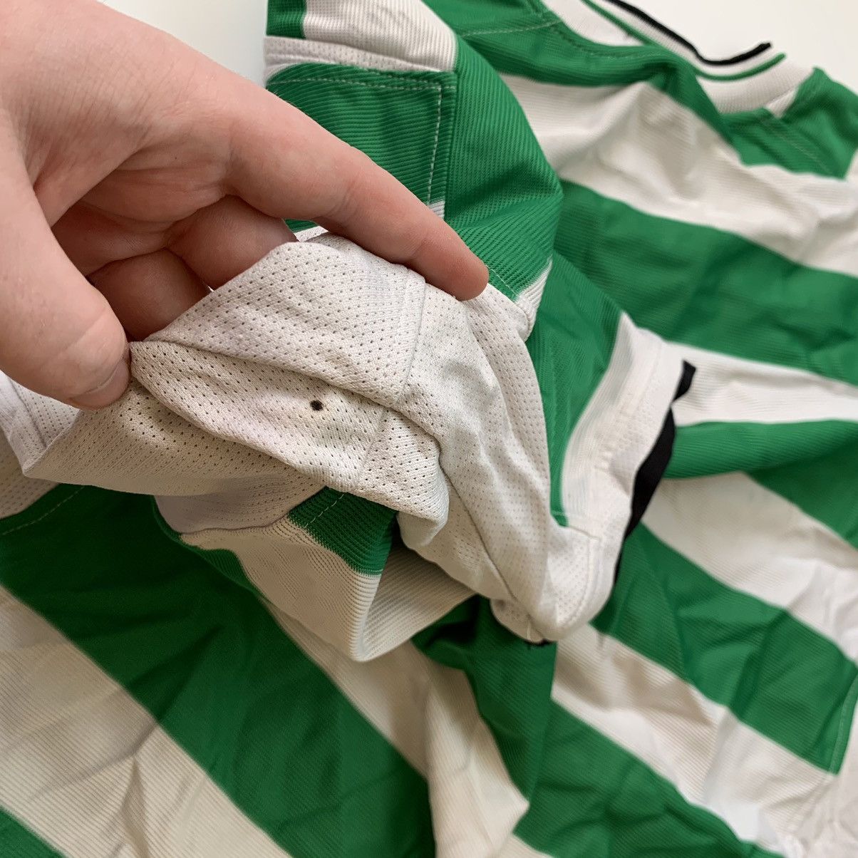 Umbro Celtic Umbro vintage soccer jersey L2000 ntl Size US L / EU 52-54 / 3 - 11 Thumbnail