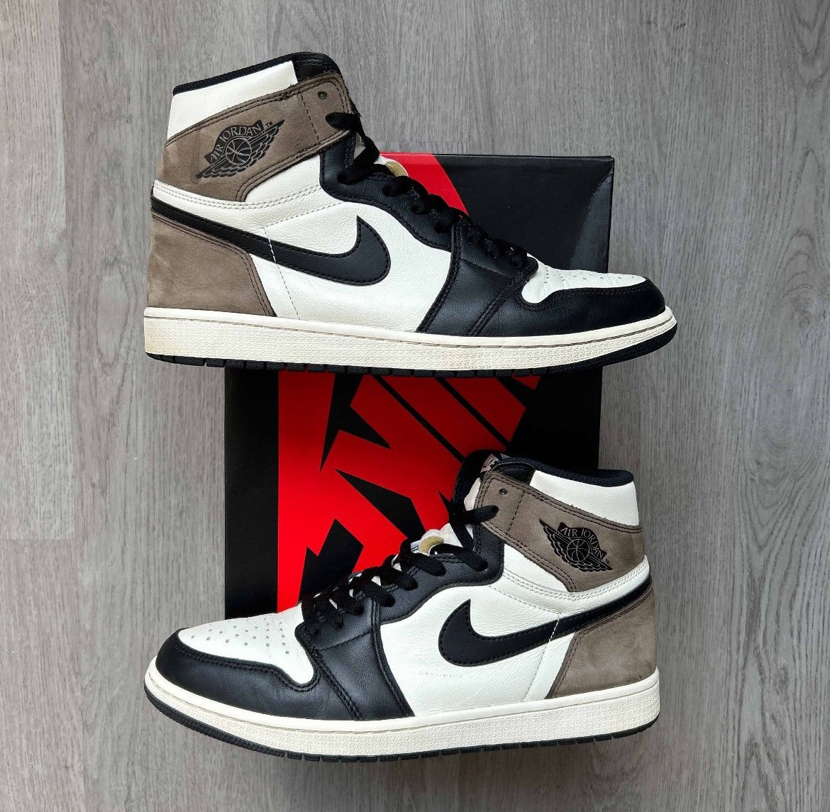 Jordan Brand × Nike Size 11 - Nike Air Jordan 1 Retro High OG ‘Dark Mocha’ Size US 11 / EU 44 - 1 Thumbnail